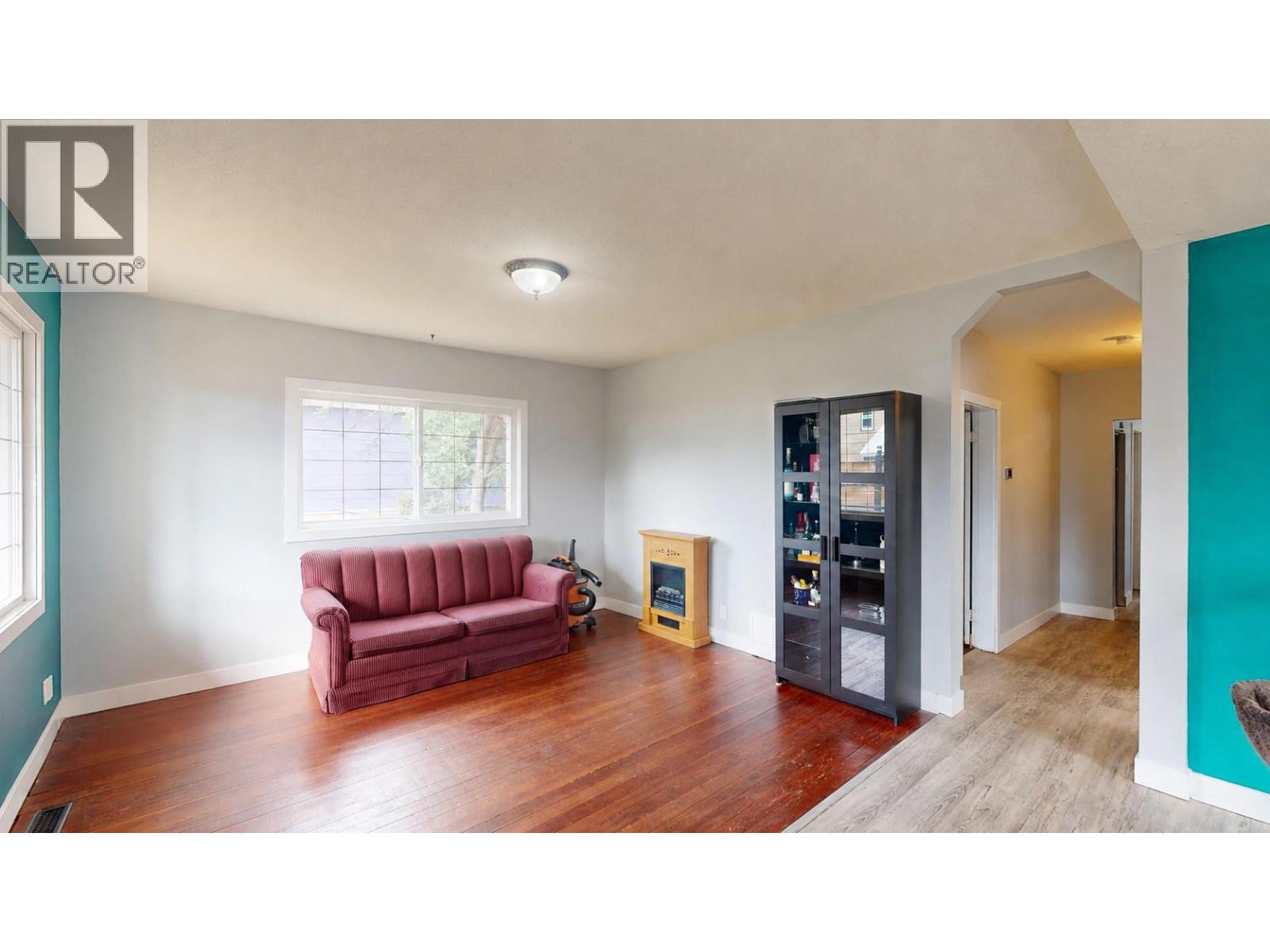 315 Kootenay Street N Property Photo 2