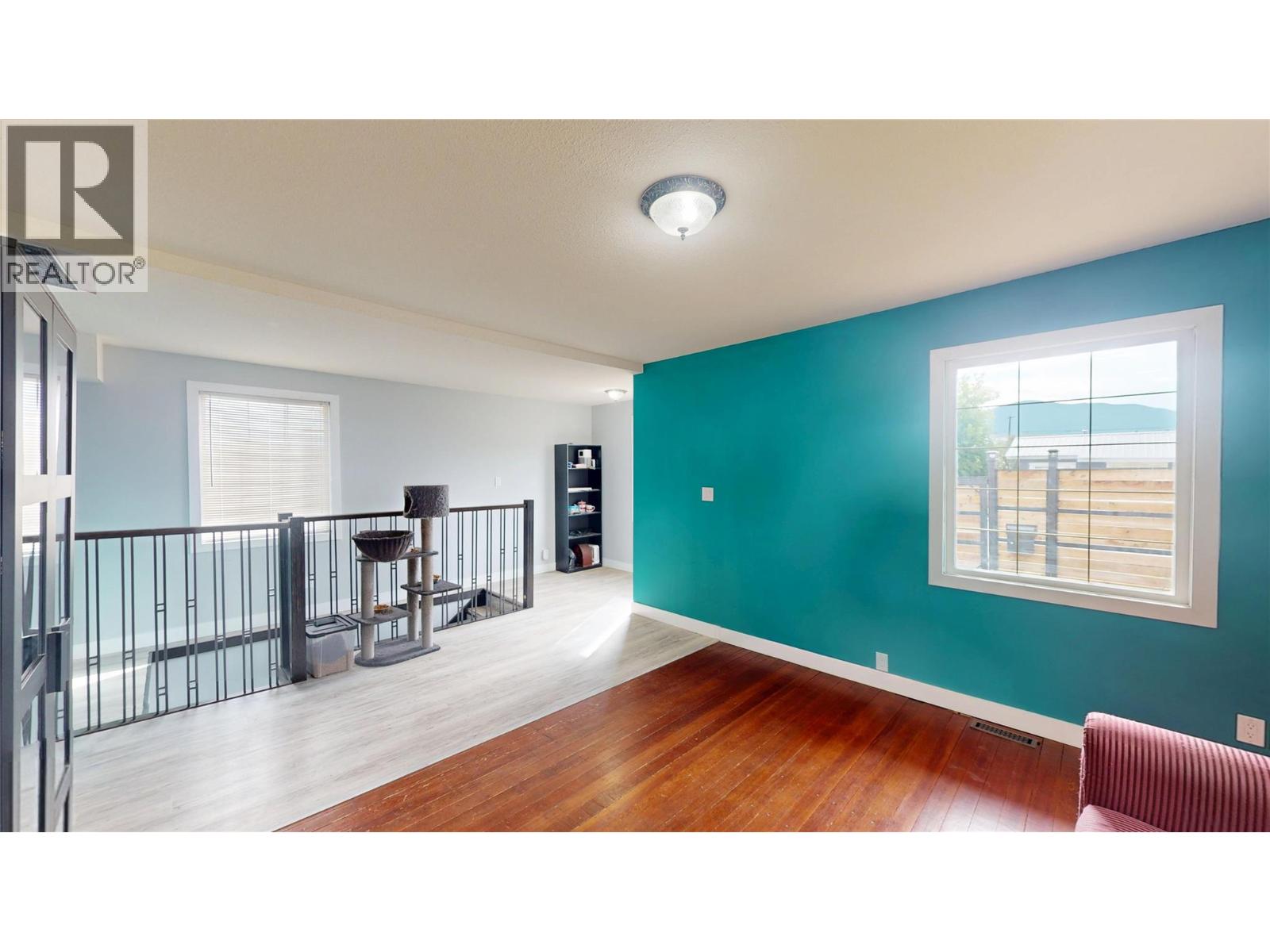 315 Kootenay Street N Property Photo 4