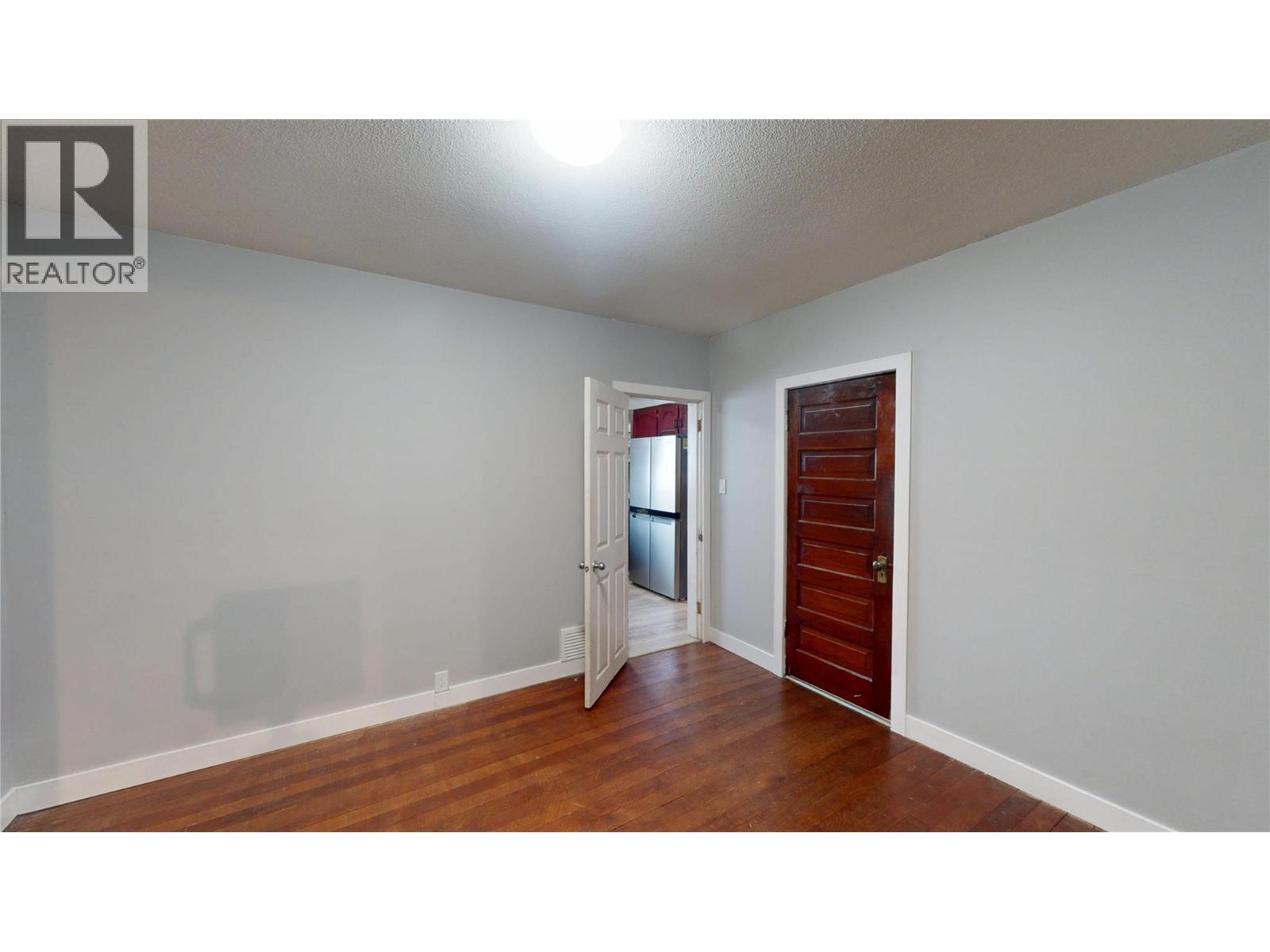 315 Kootenay Street N Property Photo 8