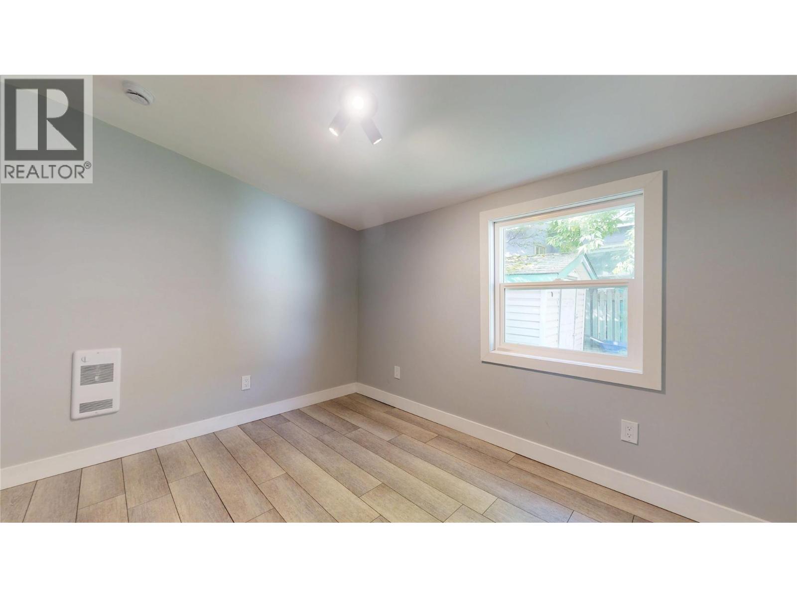 315 Kootenay Street N Property Photo 9