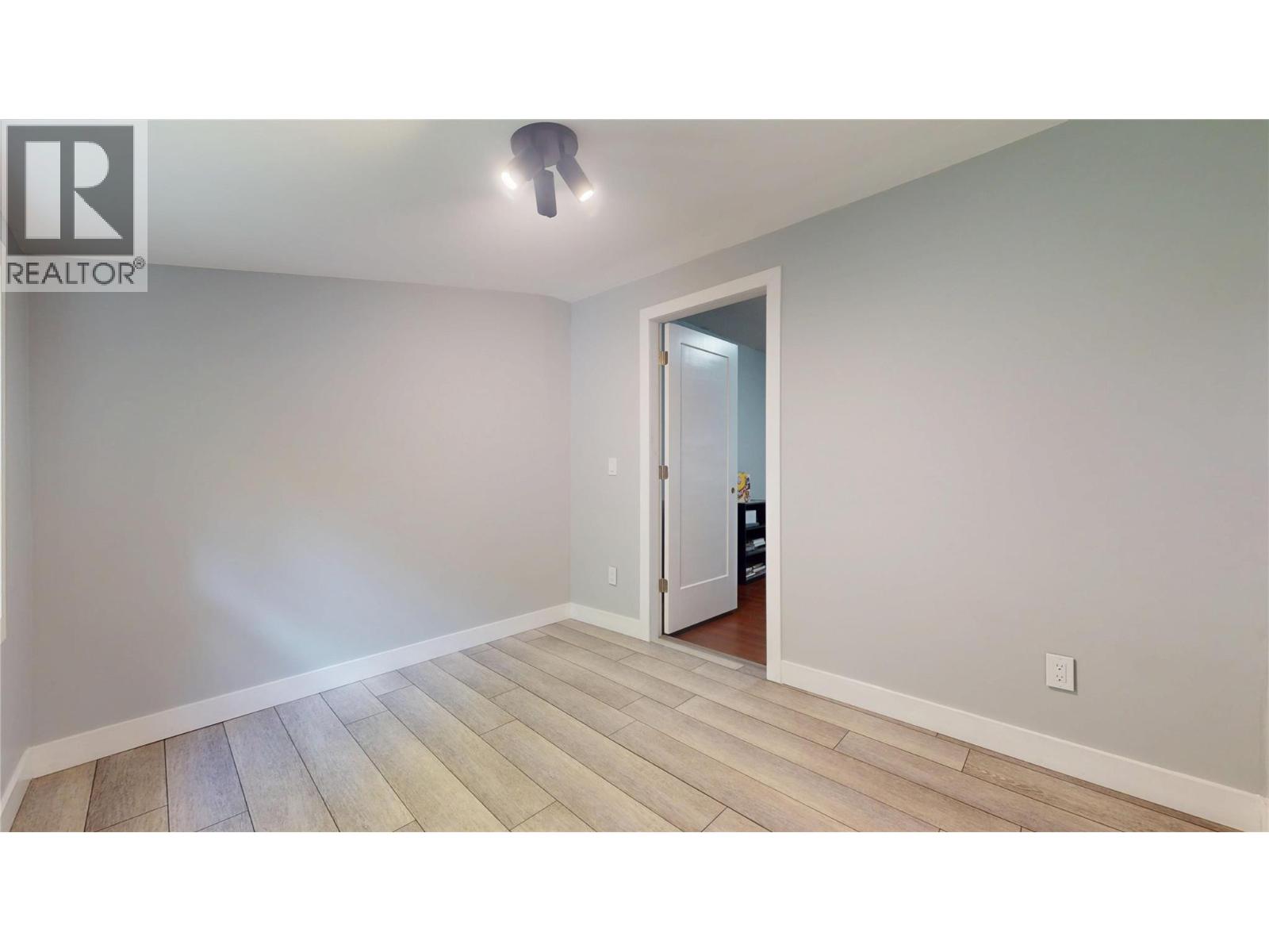 315 Kootenay Street N Property Photo 10