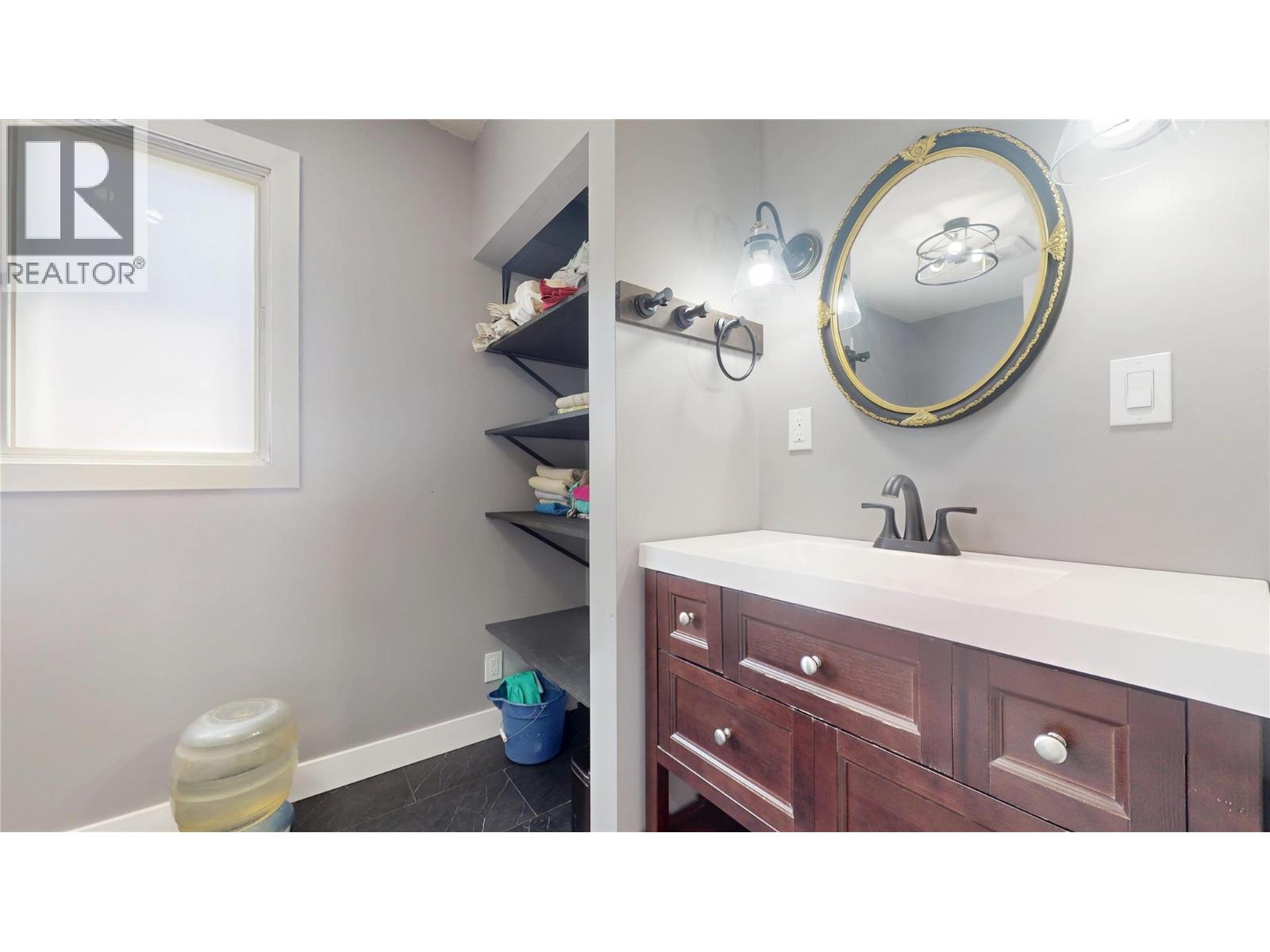 315 Kootenay Street N Property Photo 13