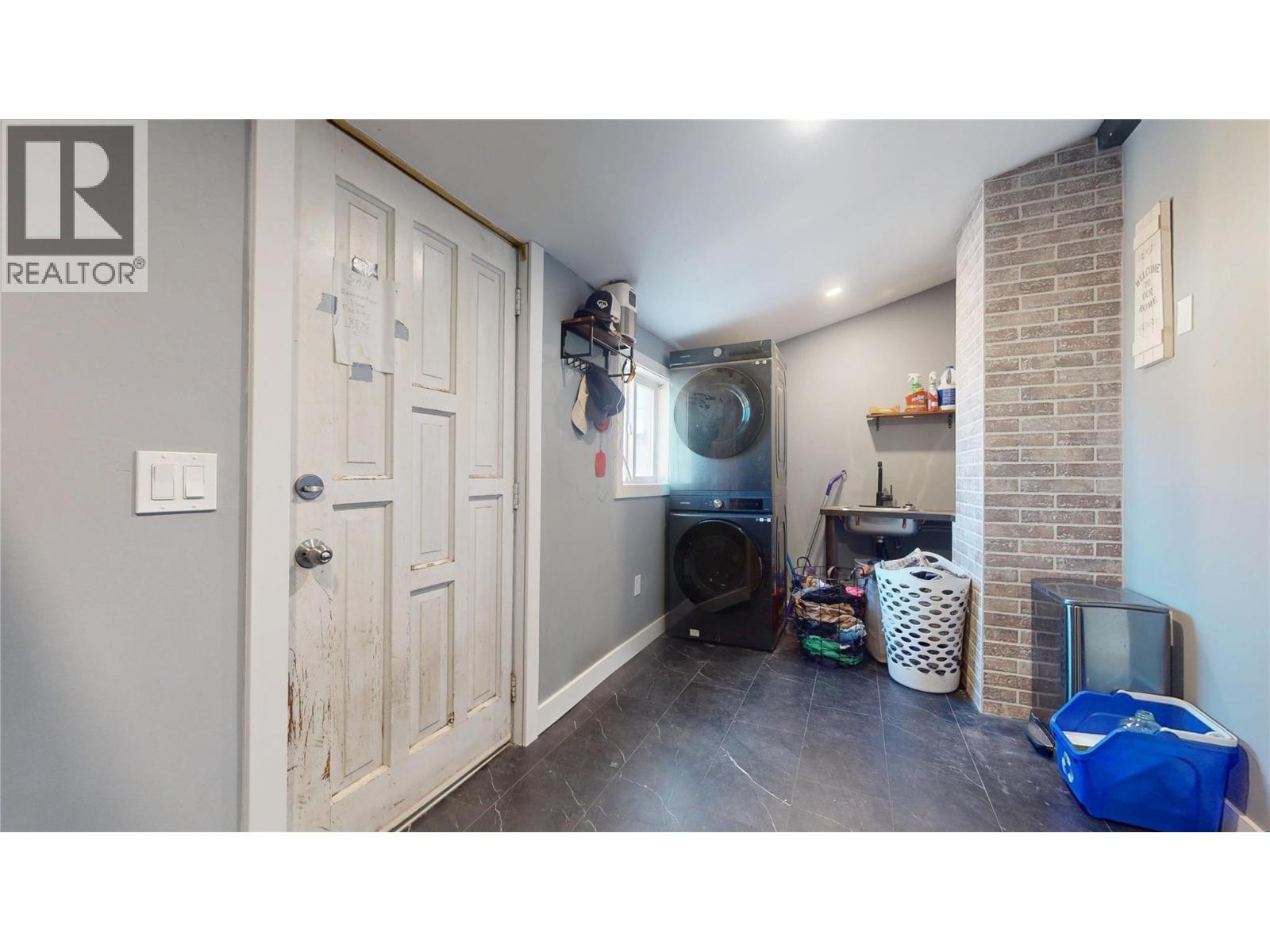 315 Kootenay Street N Property Photo 15