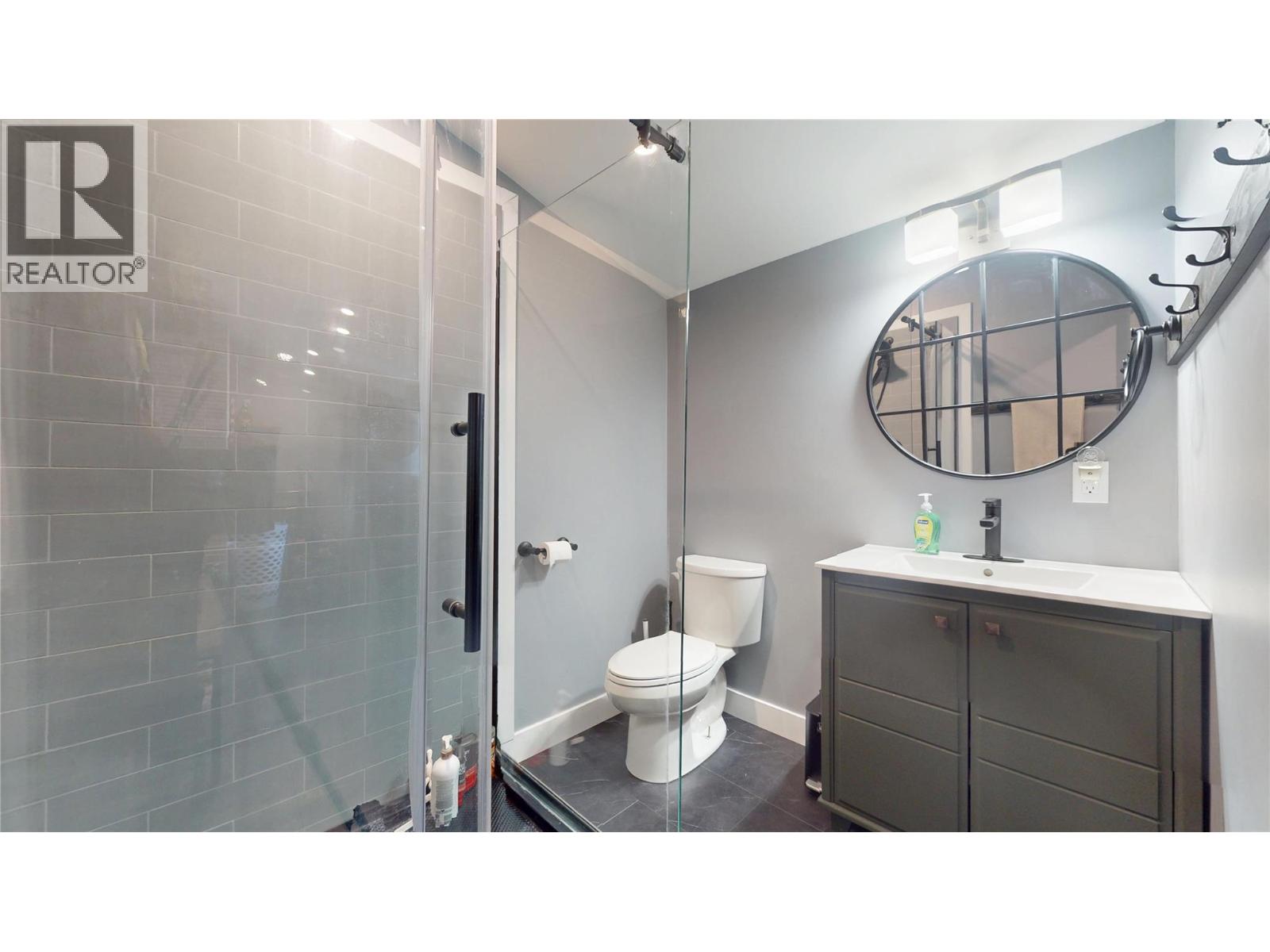 315 Kootenay Street N Property Photo 17
