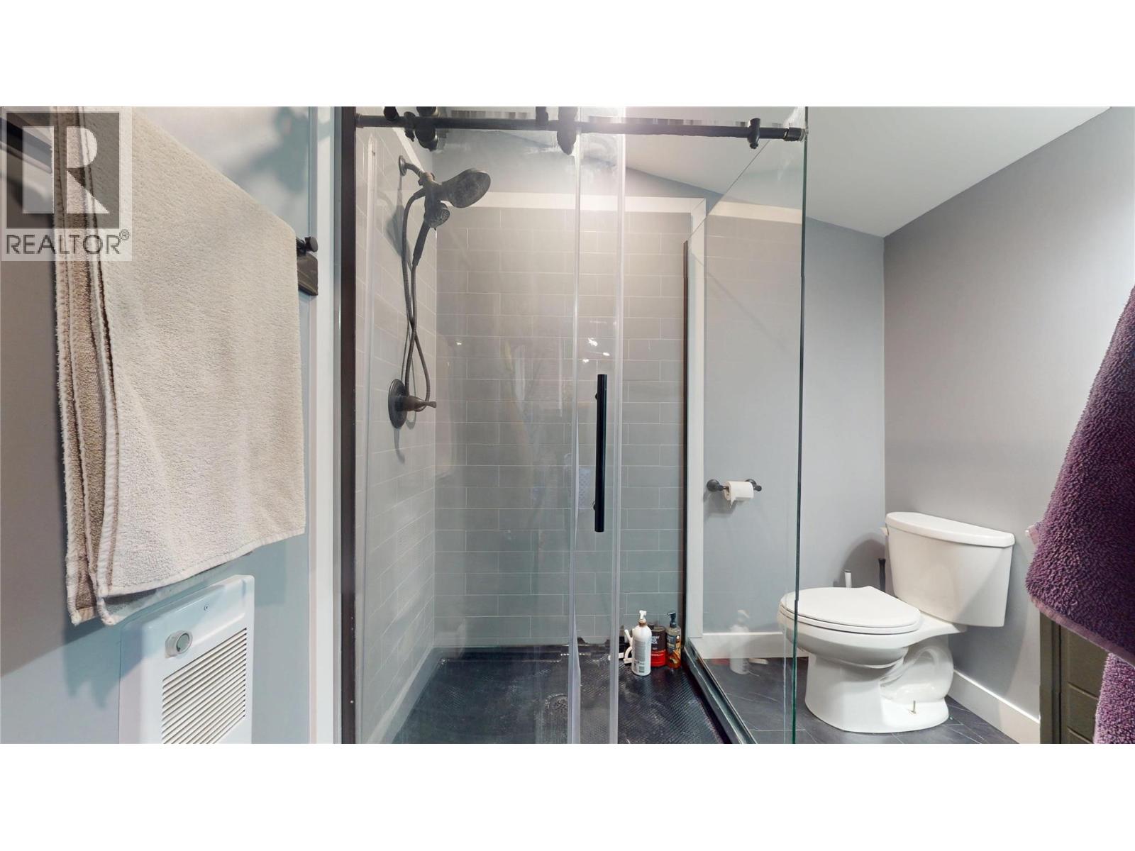 315 Kootenay Street N Property Photo 18