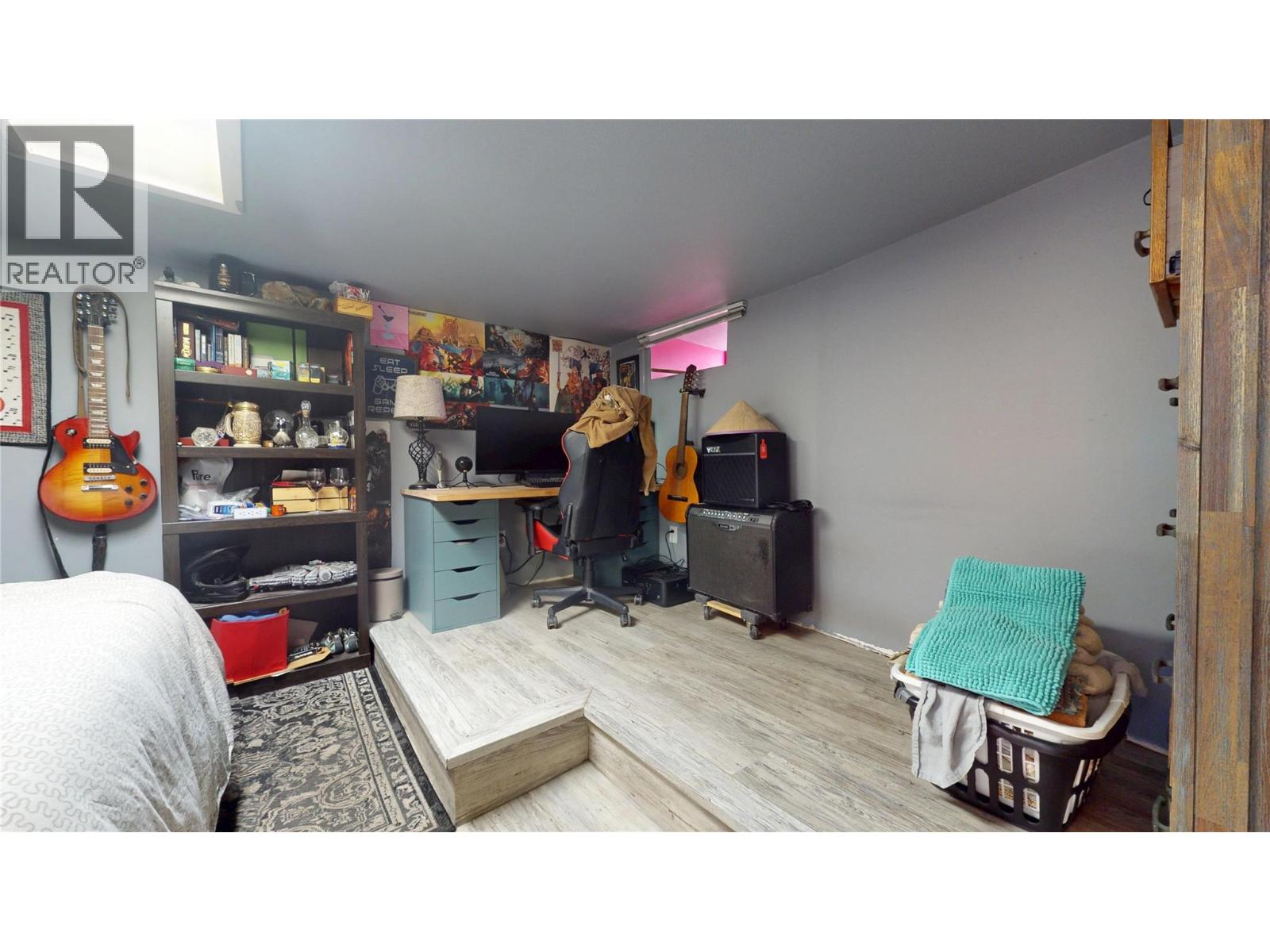 315 Kootenay Street N Property Photo 20
