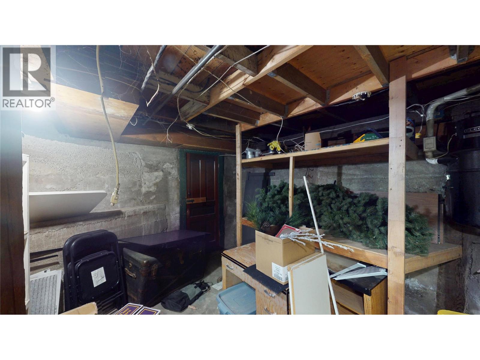 315 Kootenay Street N Property Photo 23
