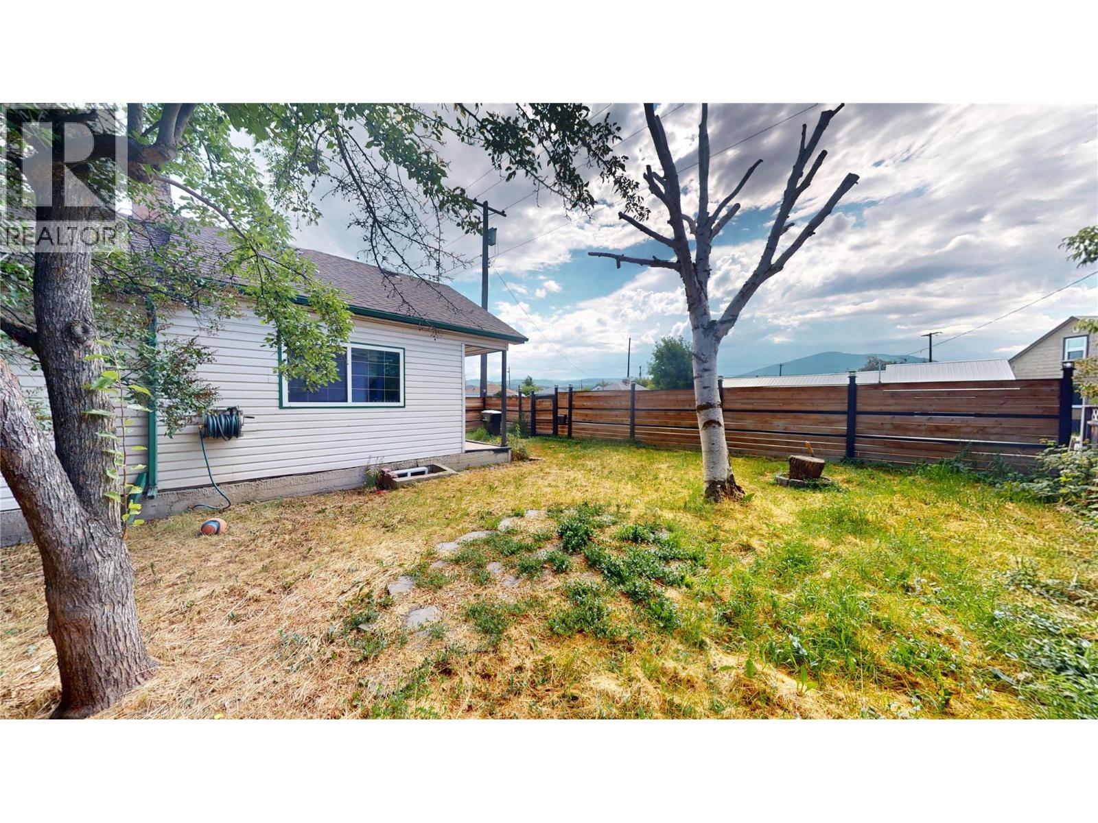 315 Kootenay Street N Property Photo 25