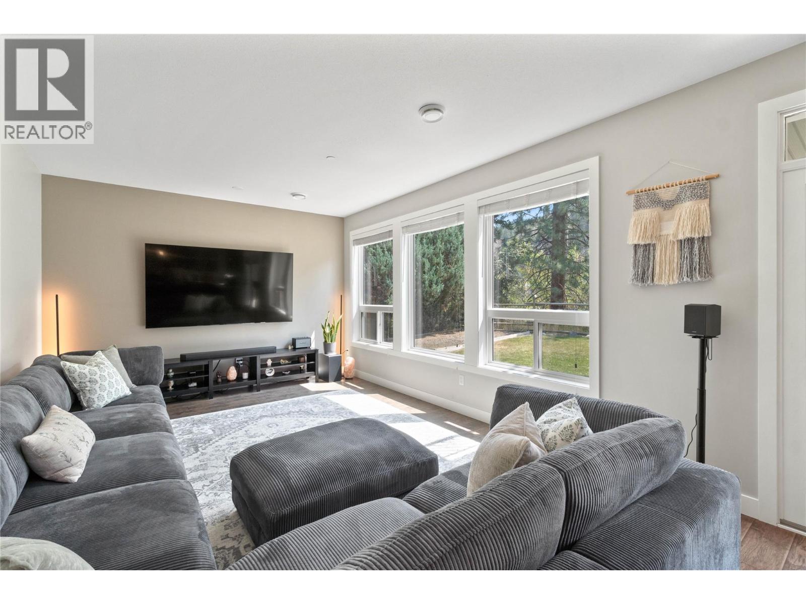 8901 Grizzly Crescent Property Photo 7