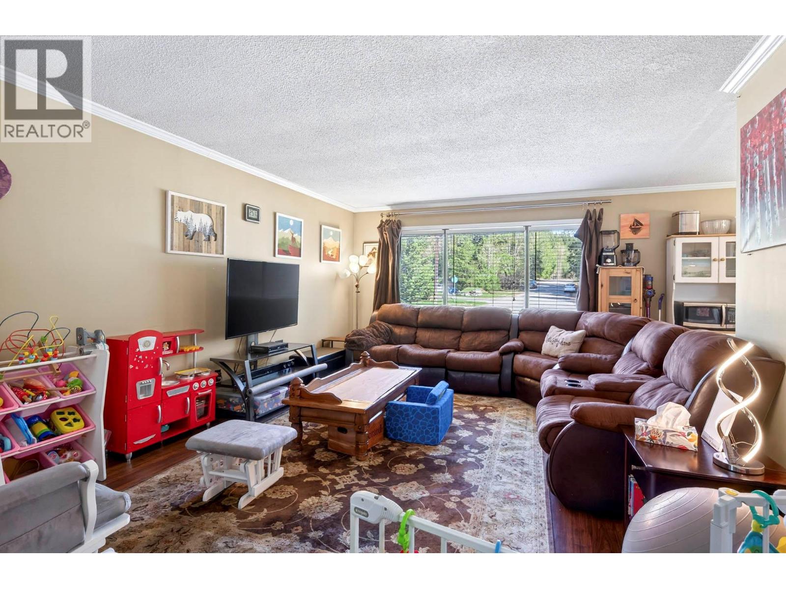 509 Clearwater Valley Road Property Photo 8