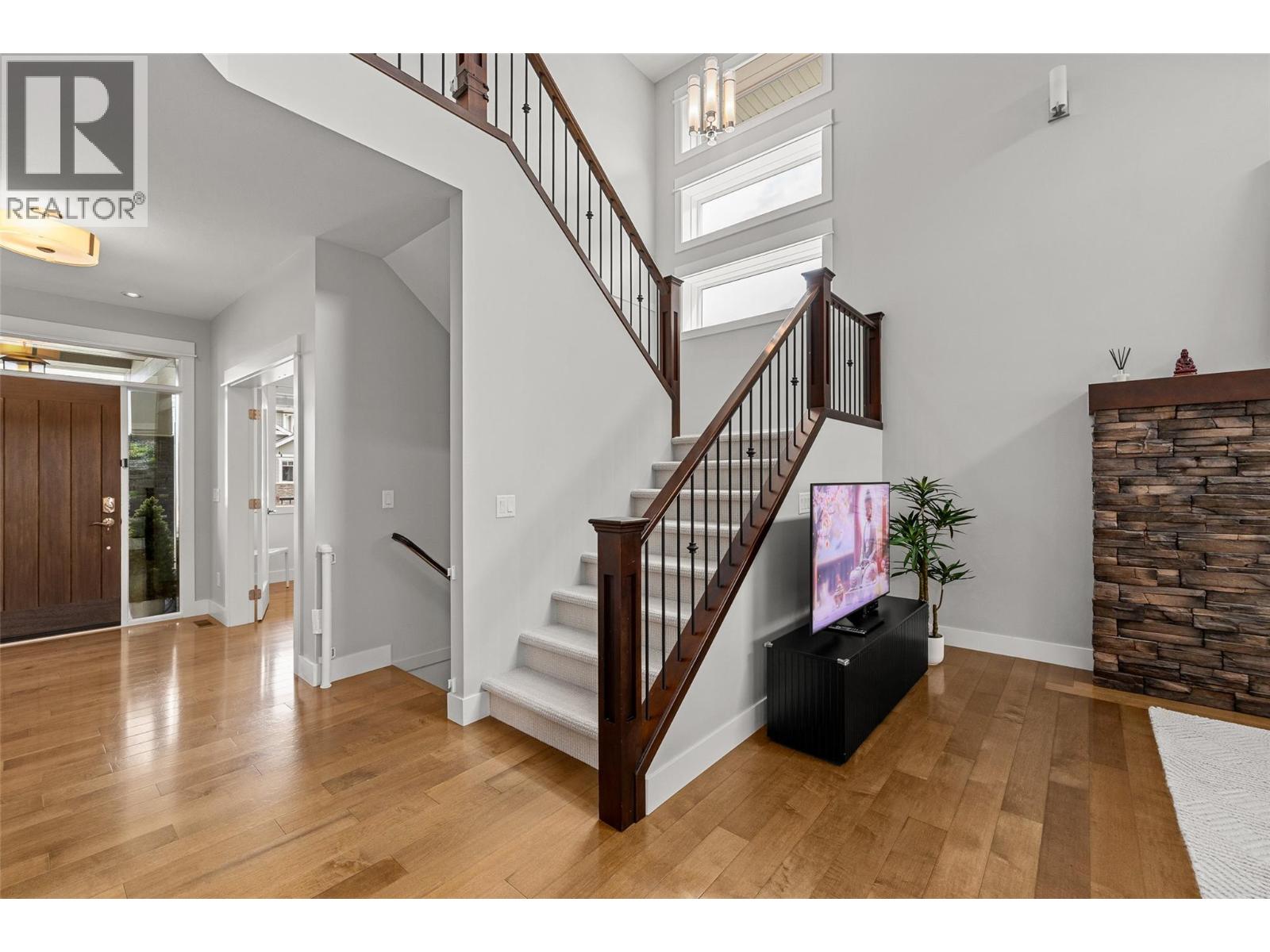 453 Lakepointe Drive Property Photo 22