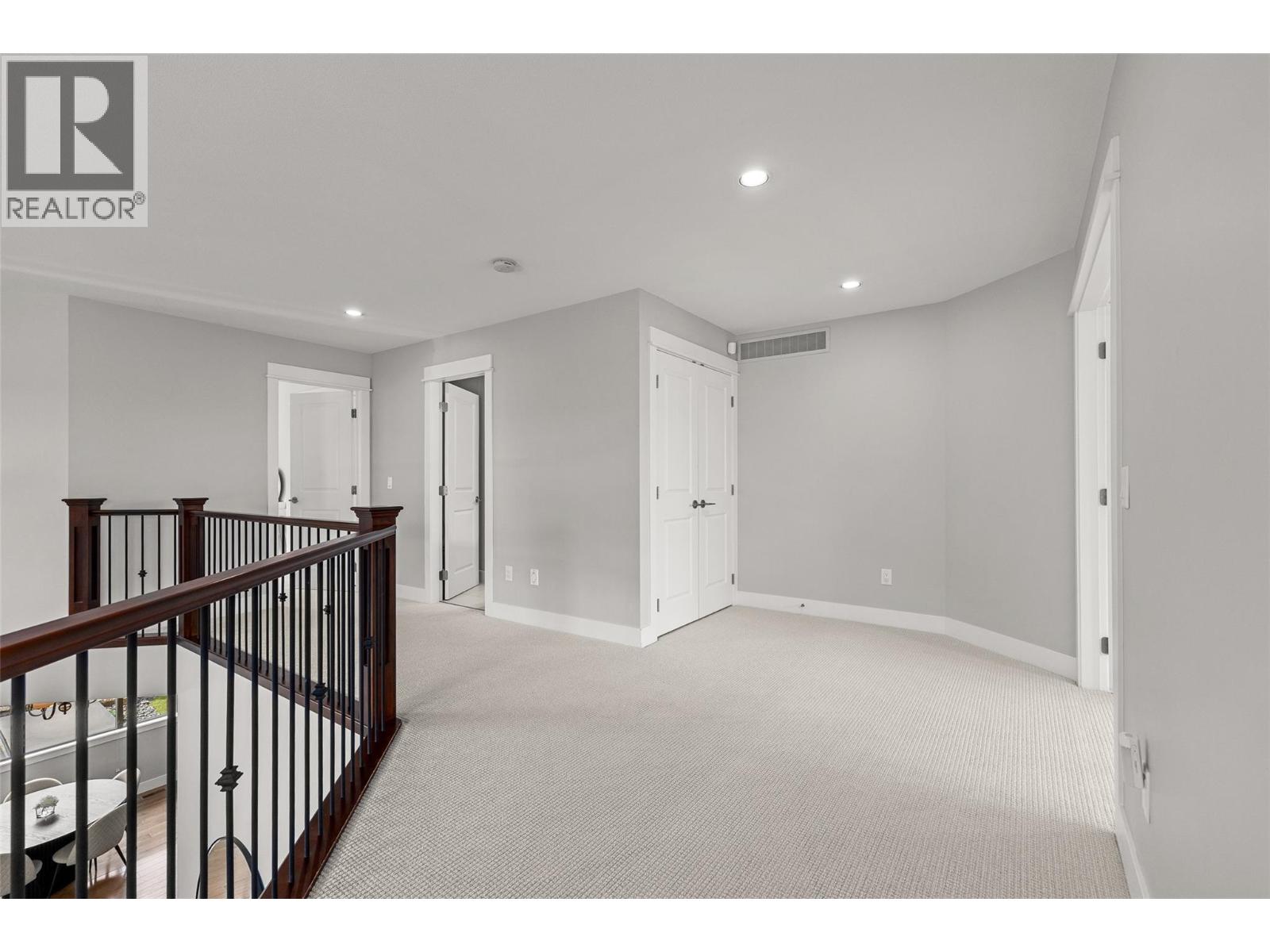 453 Lakepointe Drive Property Photo 23