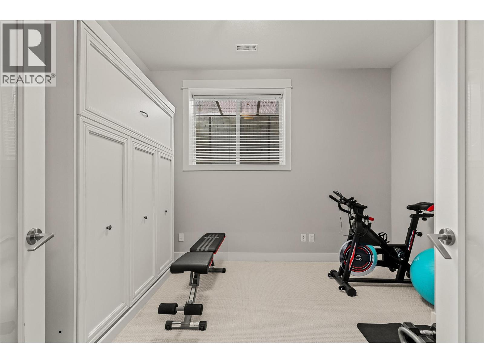 453 Lakepointe Drive Property Photo 39