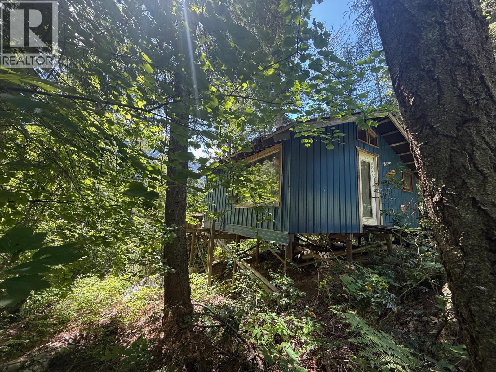 4774 Slocan River Road Property Photo 3