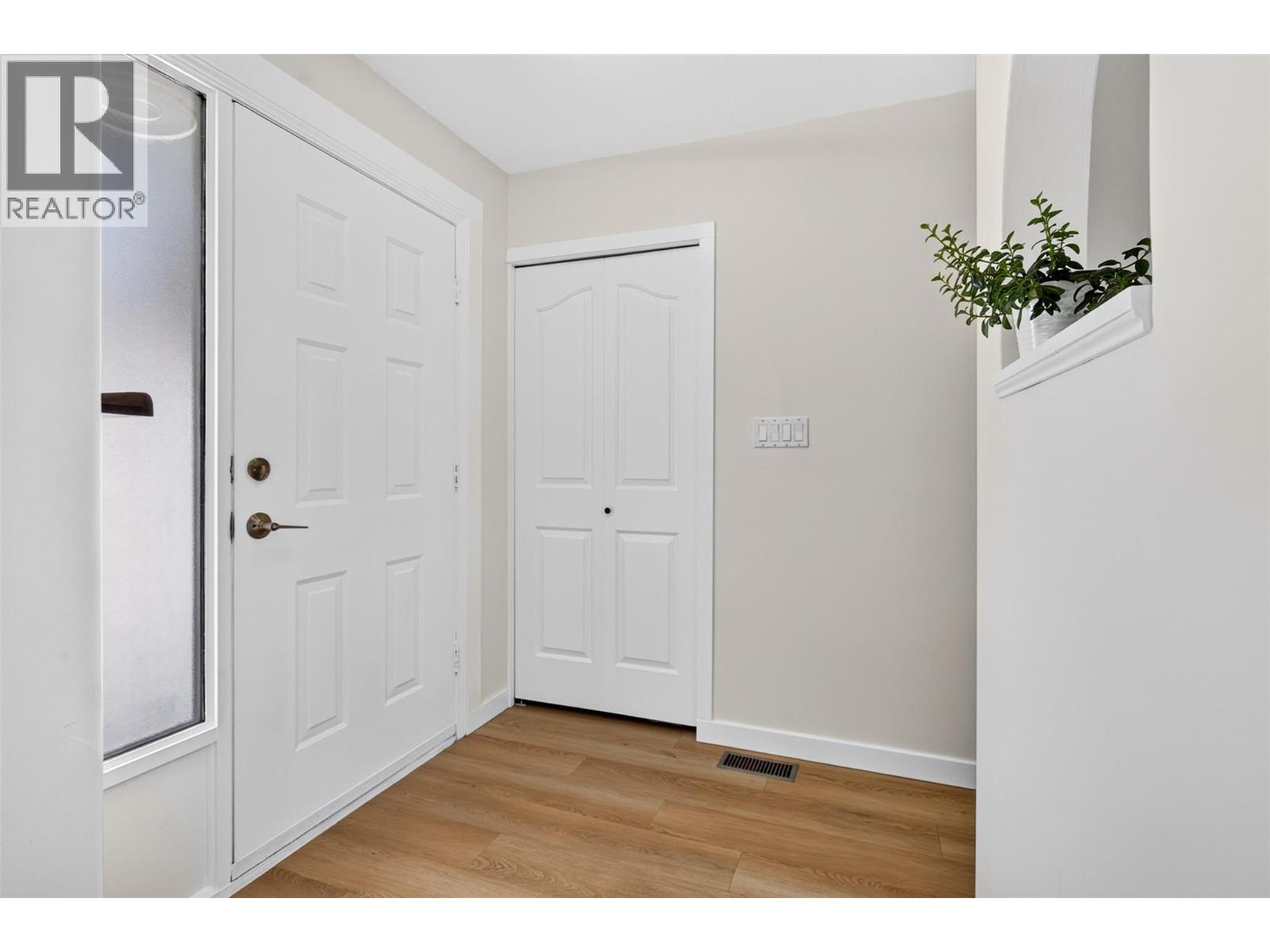 2655 Applegreen Court Property Photo 4