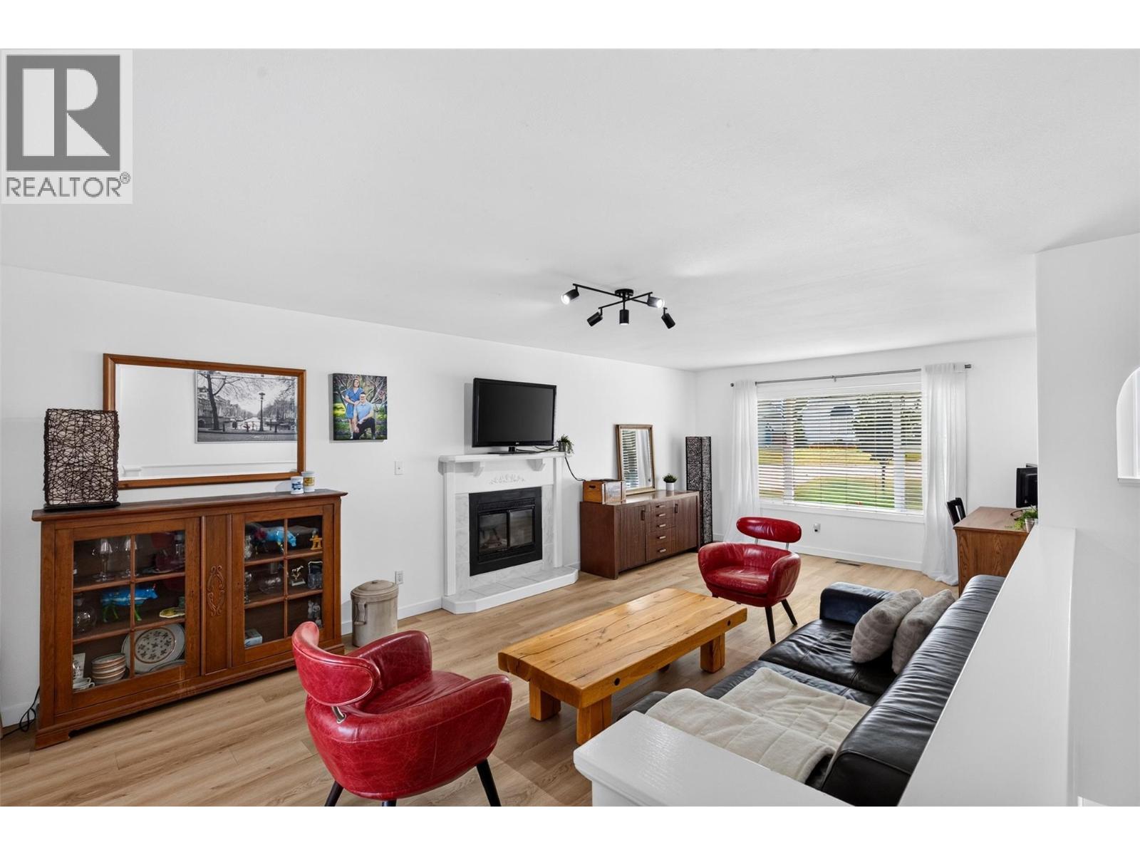 2655 Applegreen Court Property Photo 8