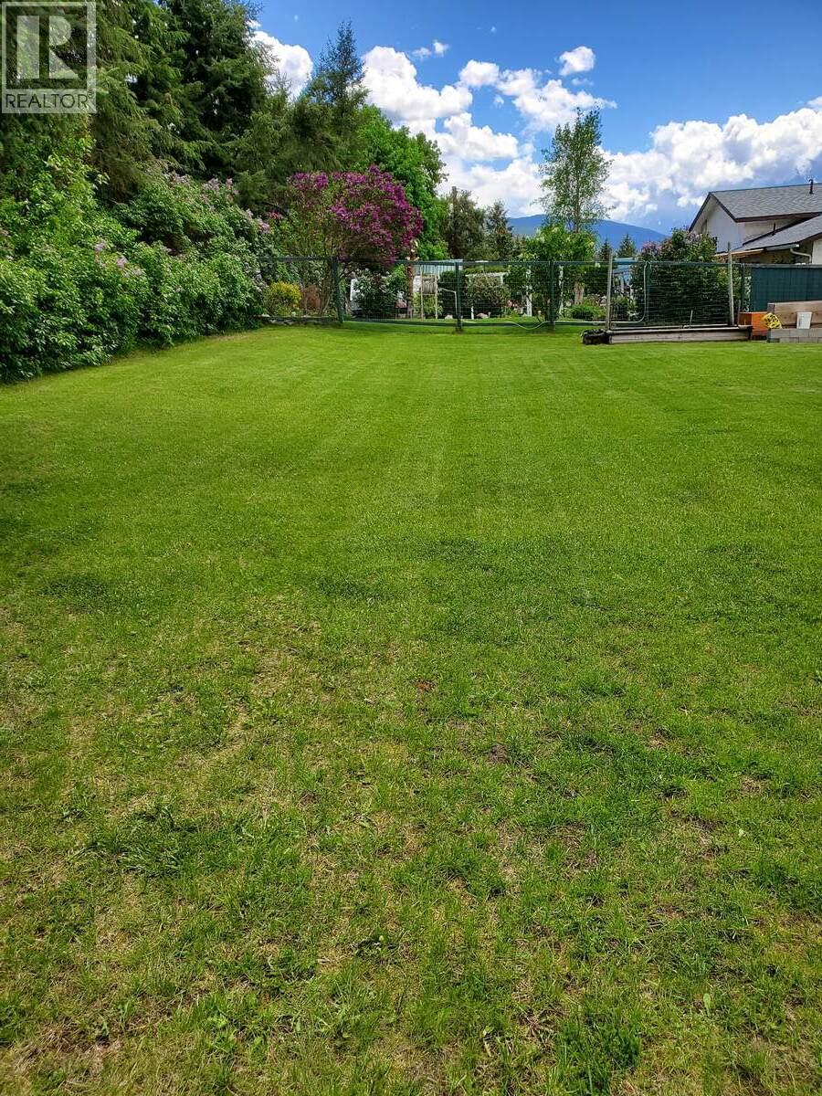 868 North Kimberley Avenue Property Photo 2