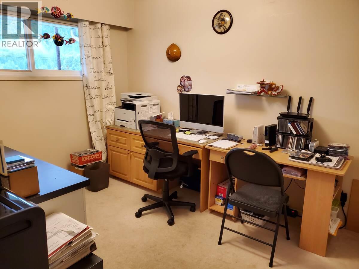 868 North Kimberley Avenue Property Photo 14
