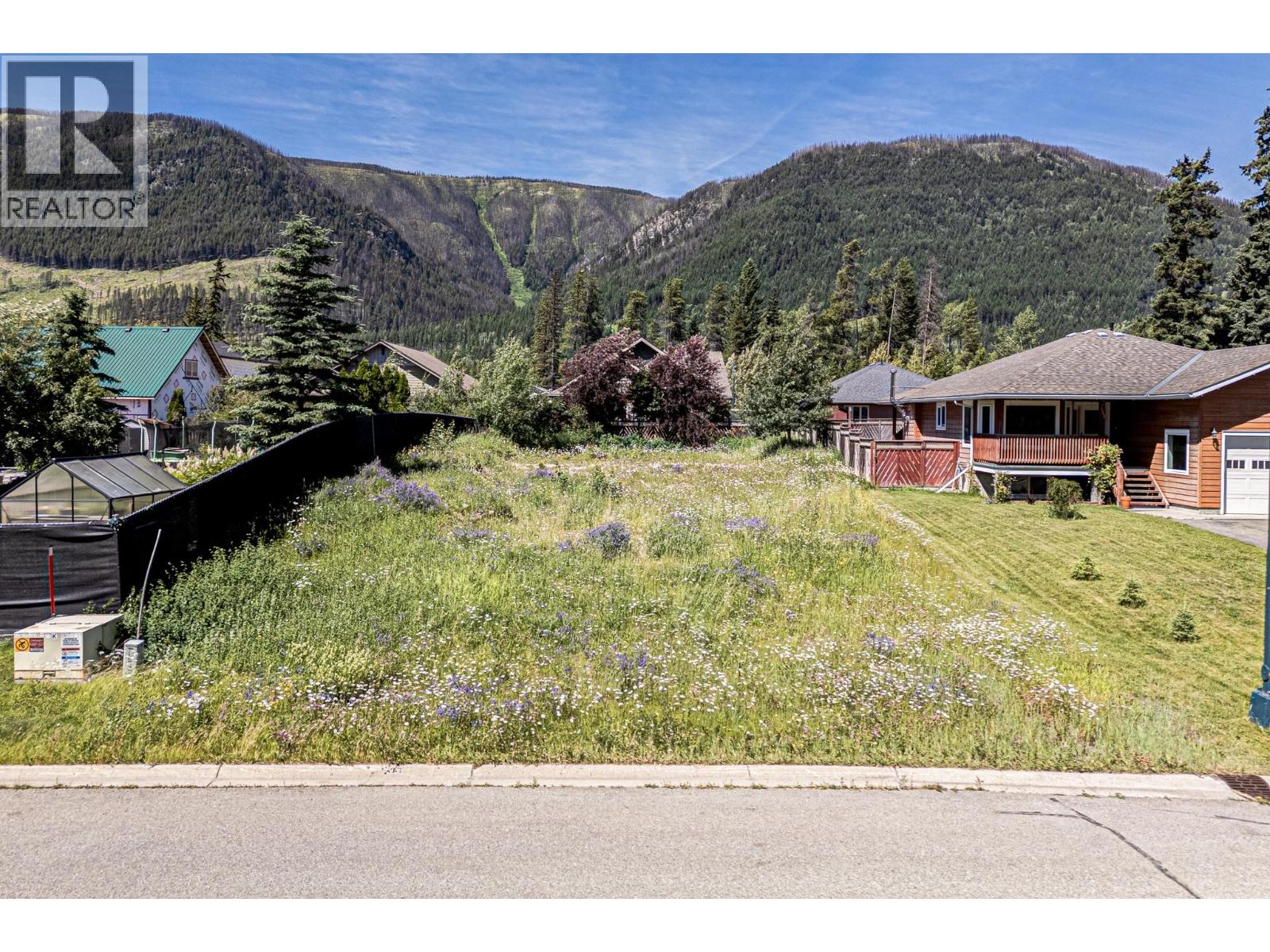 1344 Woodland Place Property Photo 1