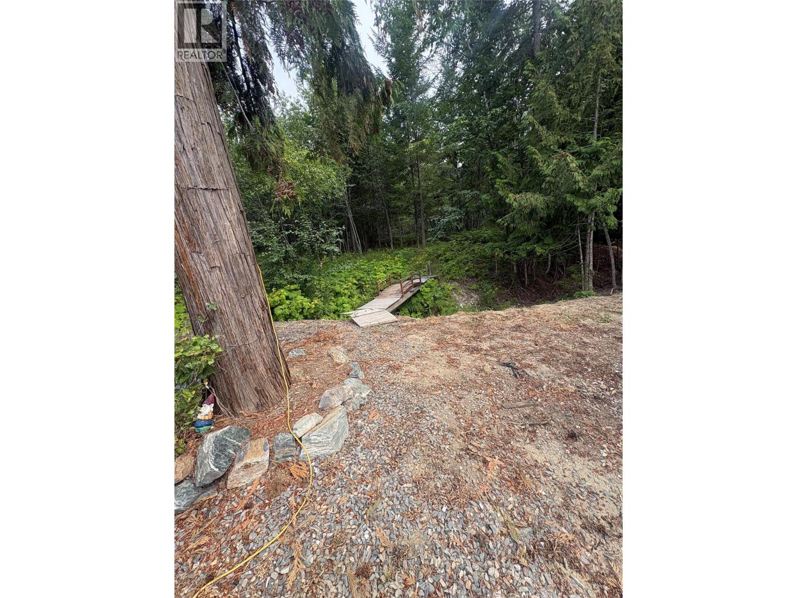 5195 Tallington Drive Property Photo 3