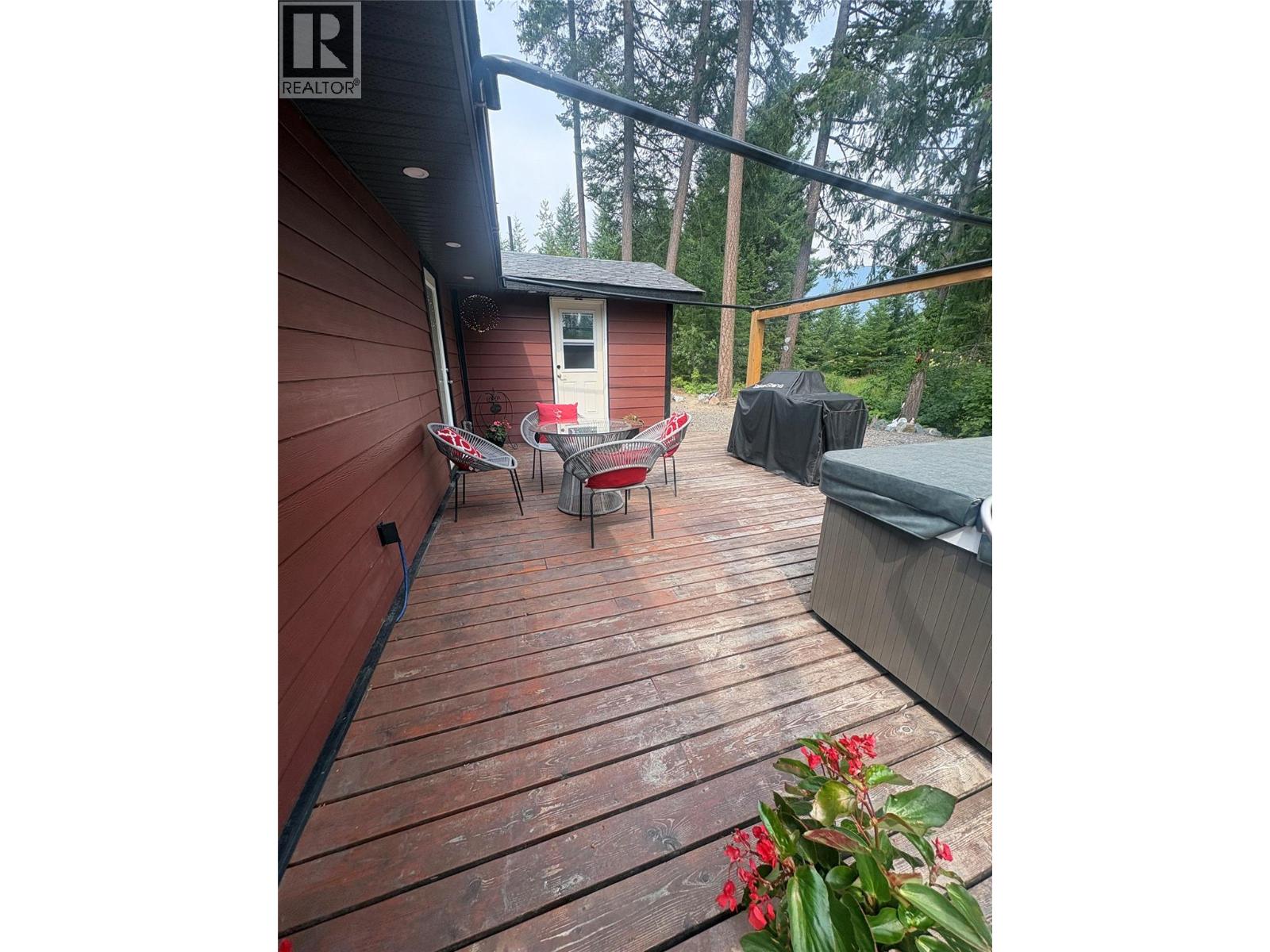 5195 Tallington Drive Property Photo 4