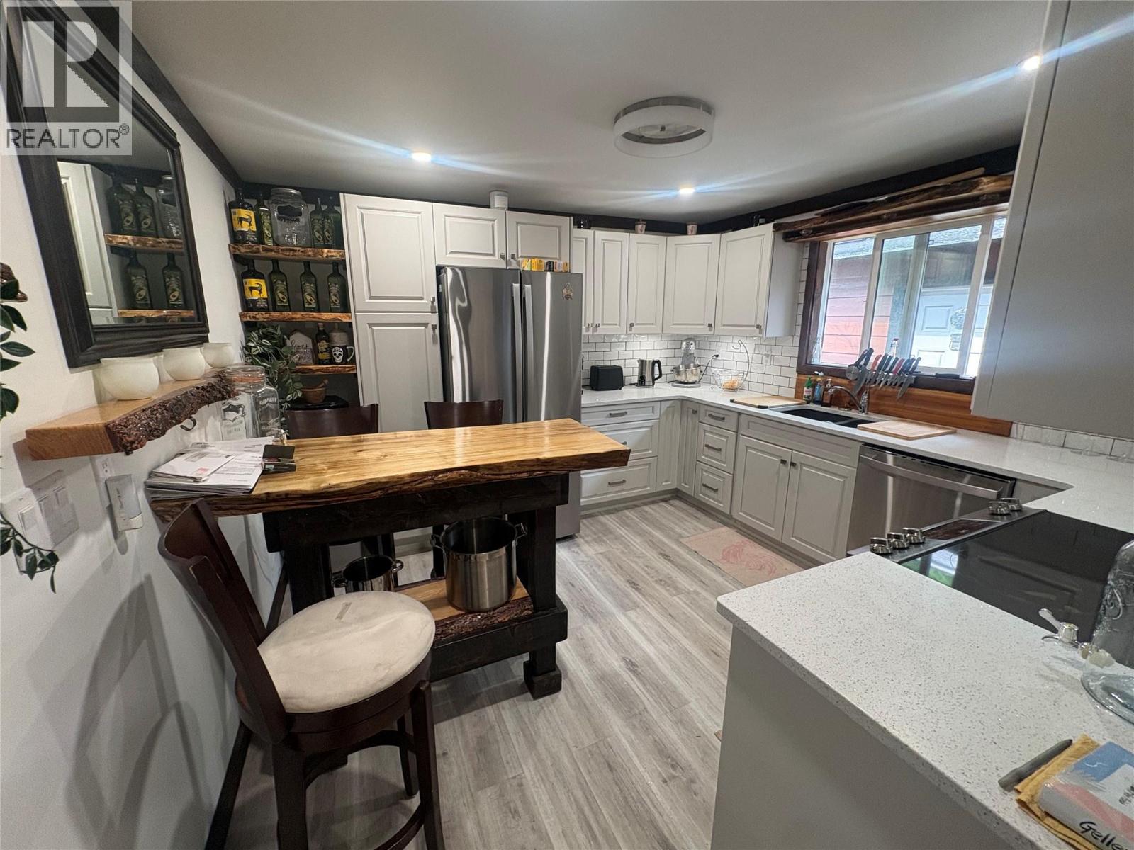 5195 Tallington Drive Property Photo 10