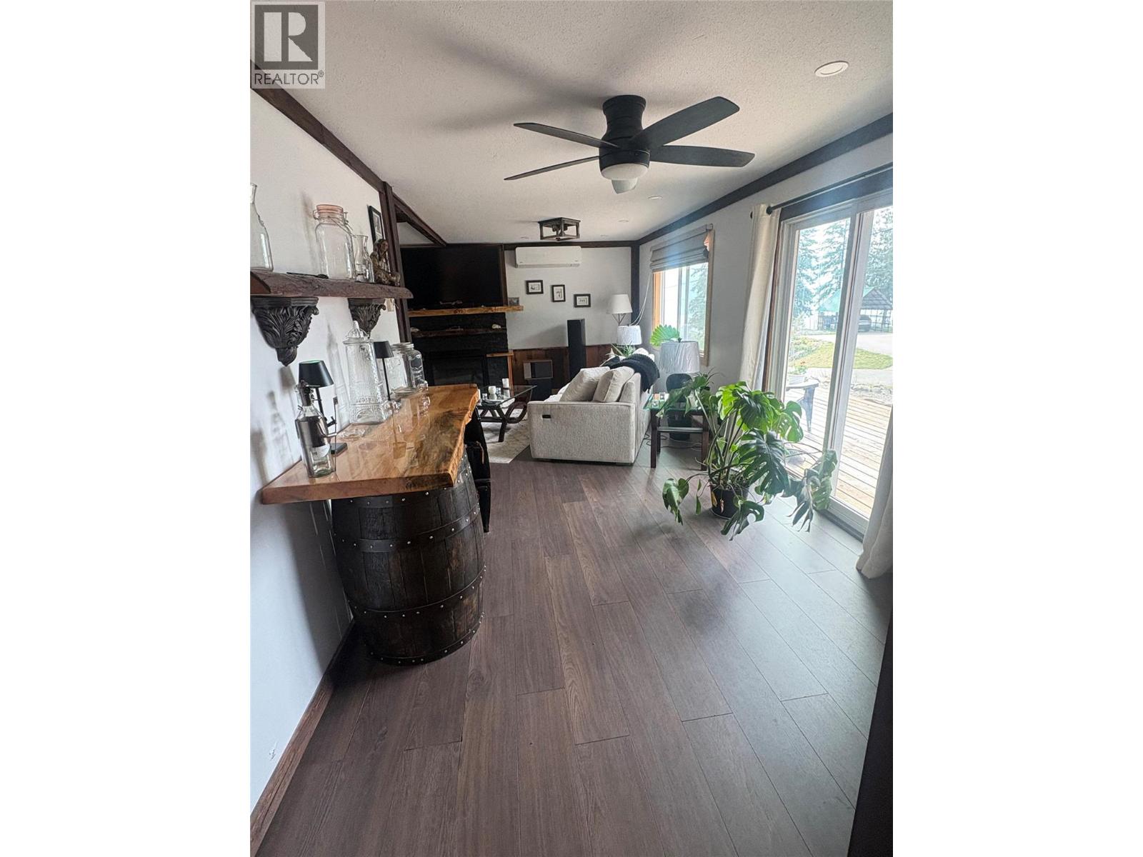 5195 Tallington Drive Property Photo 11