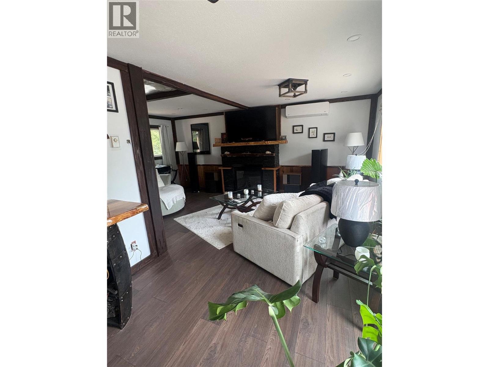 5195 Tallington Drive Property Photo 14