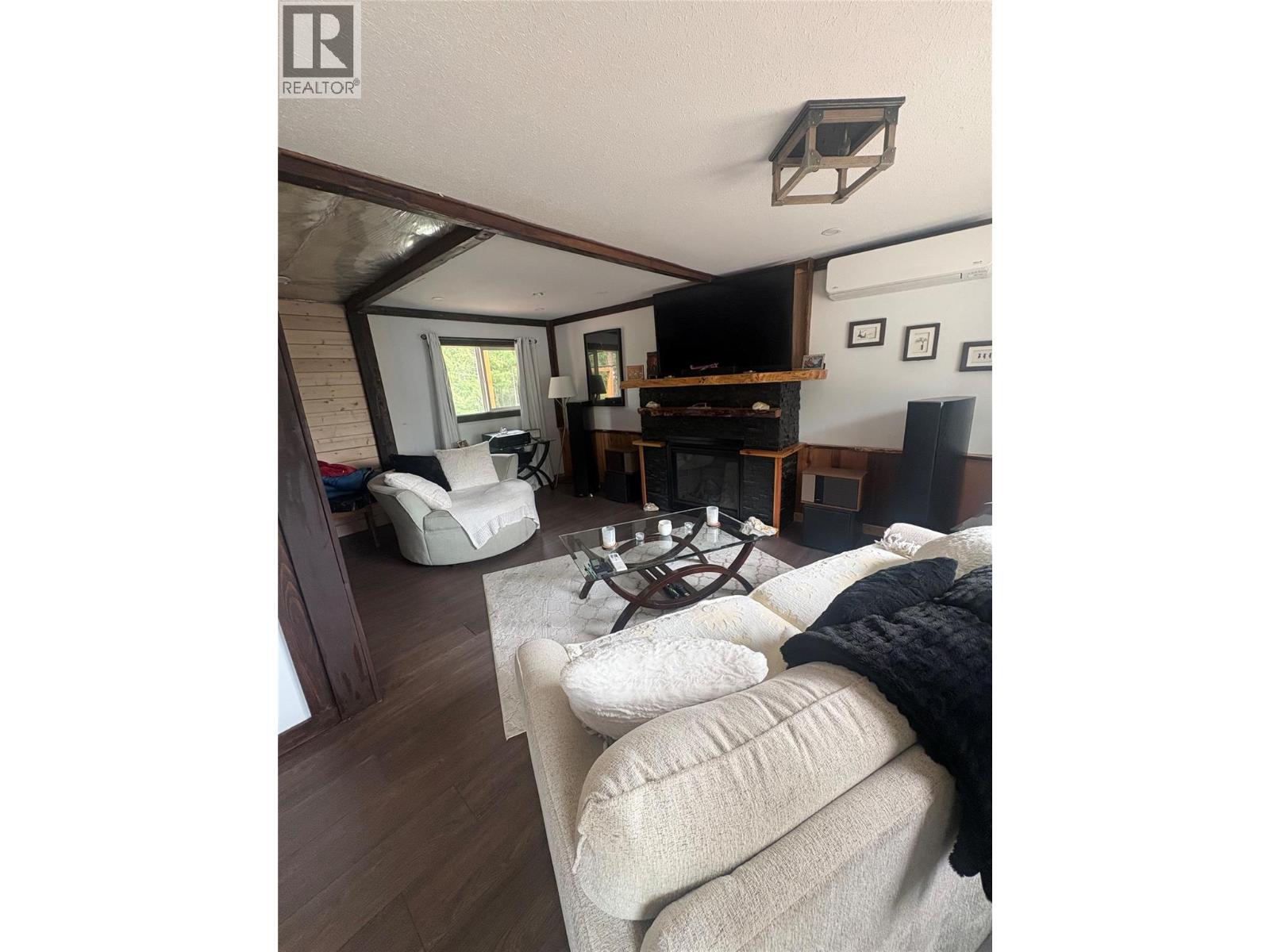 5195 Tallington Drive Property Photo 15