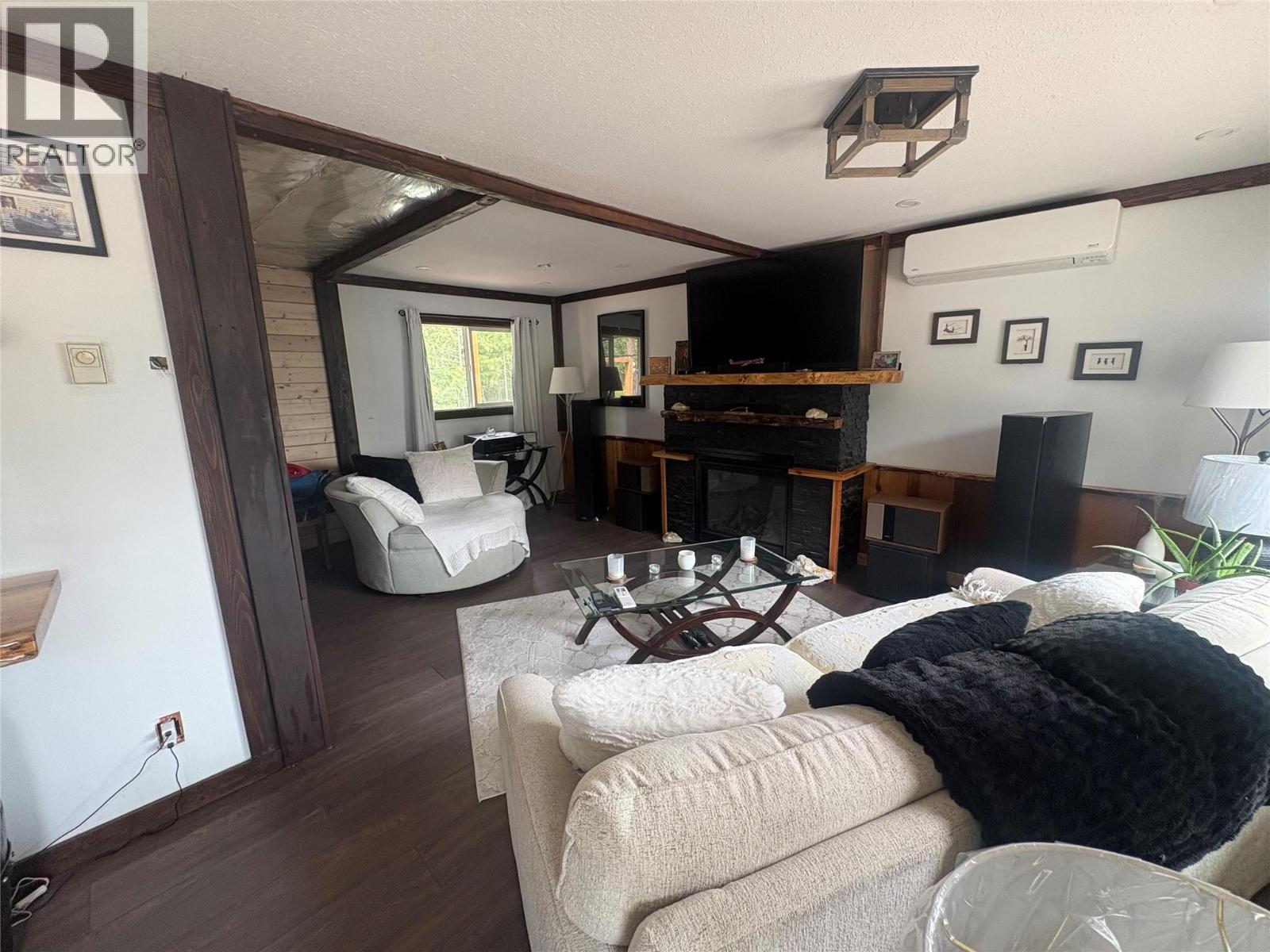 5195 Tallington Drive Property Photo 16