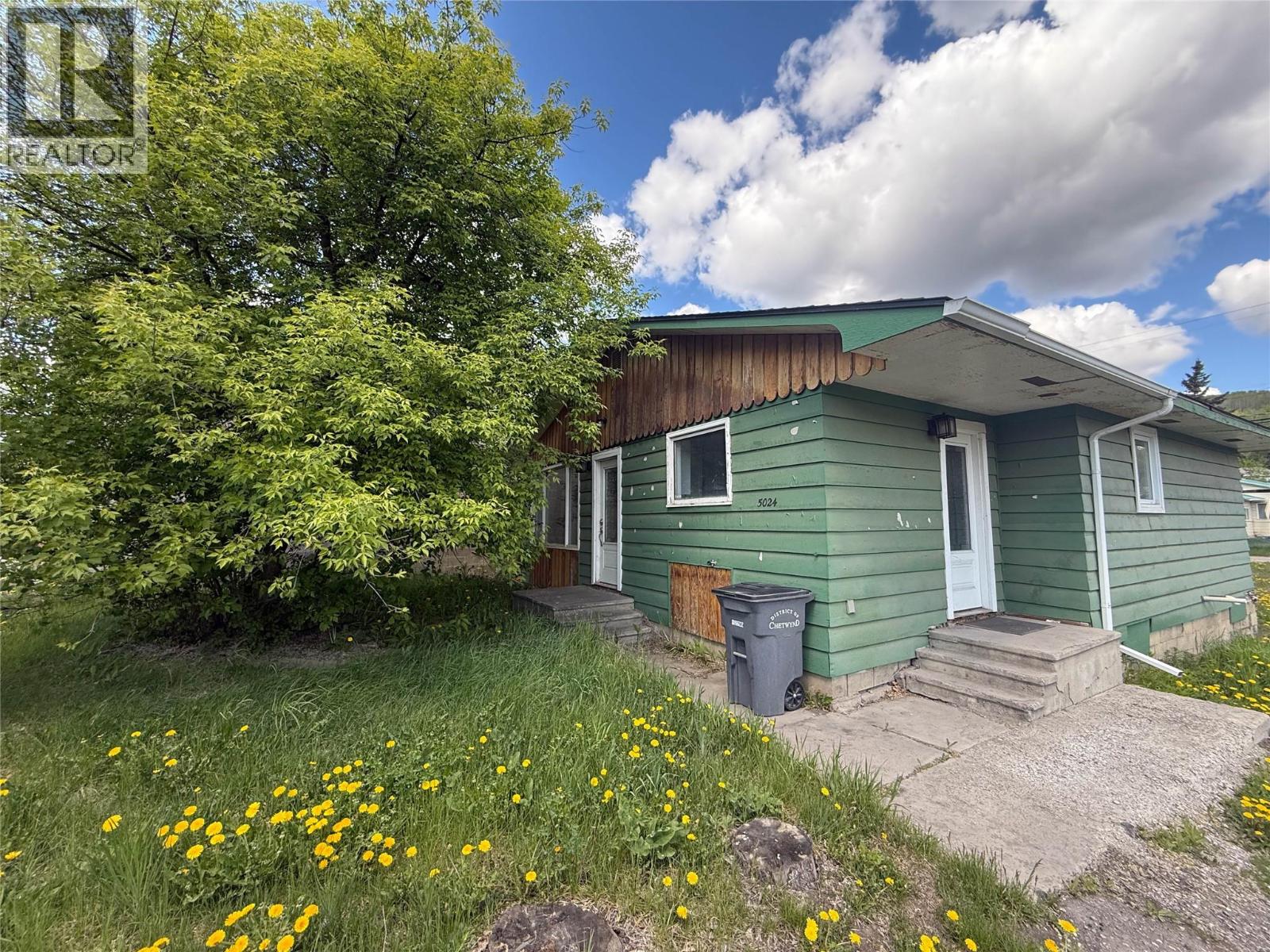 5024 49 Avenue NW Property Photo 1
