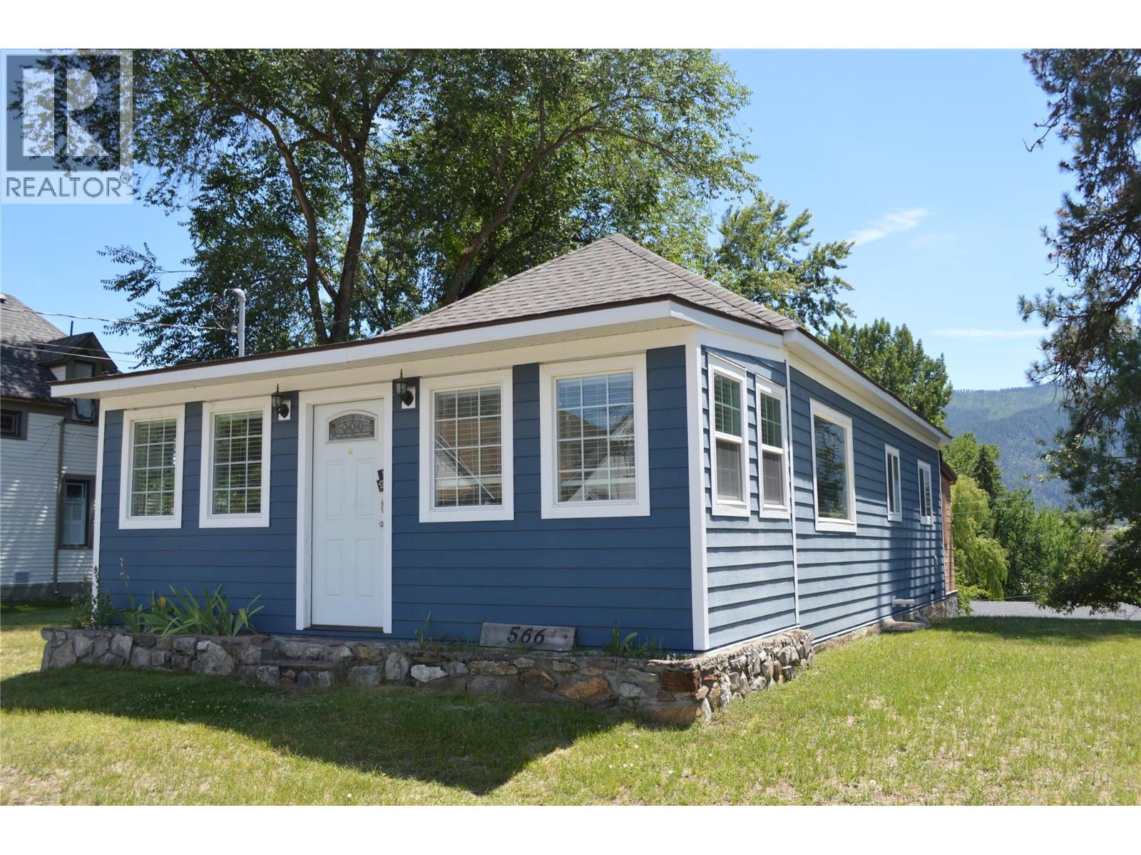 566 72ND Avenue Property Photo 1