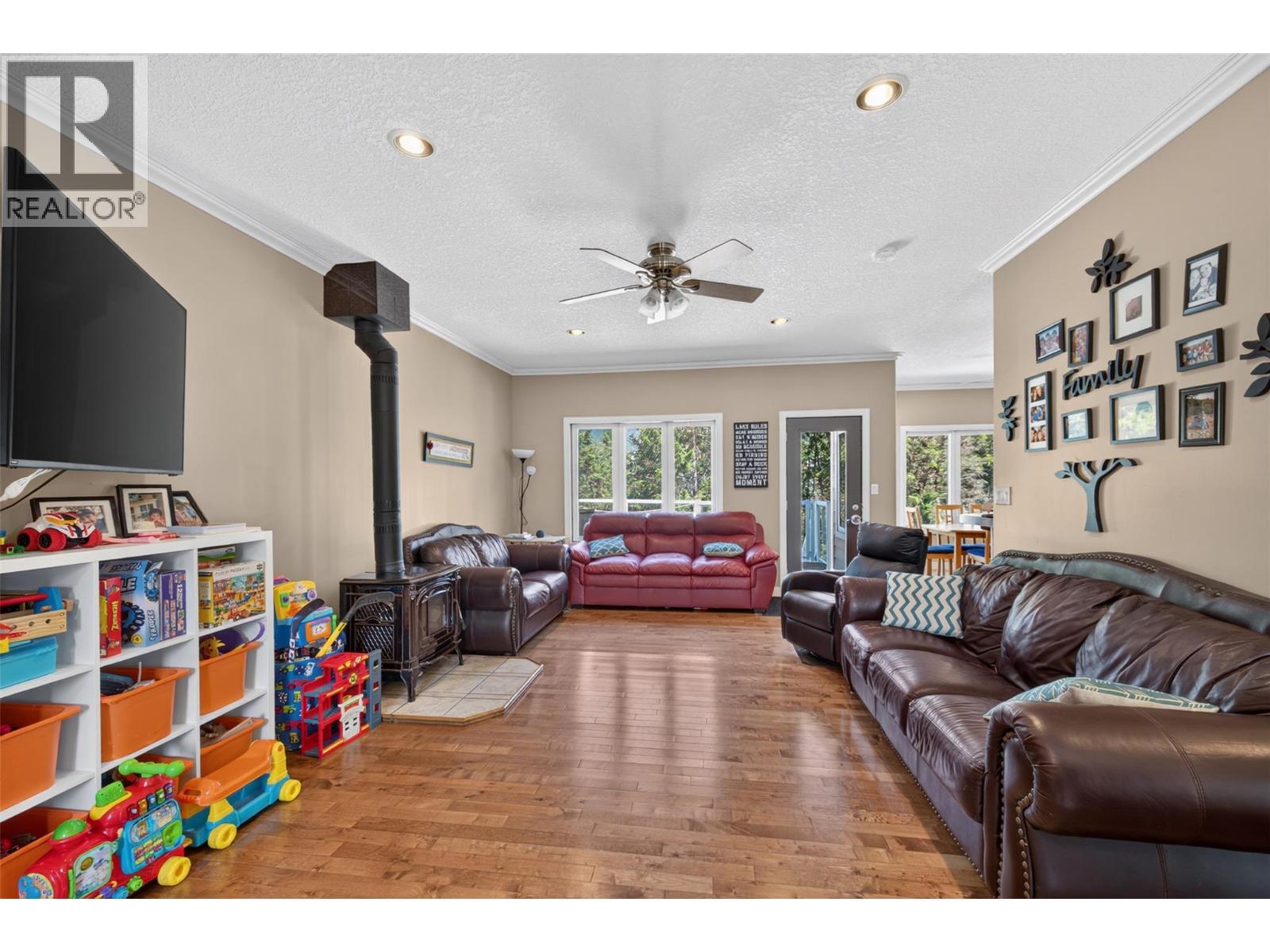 6876 Columbia Ridge Drive Property Photo 10