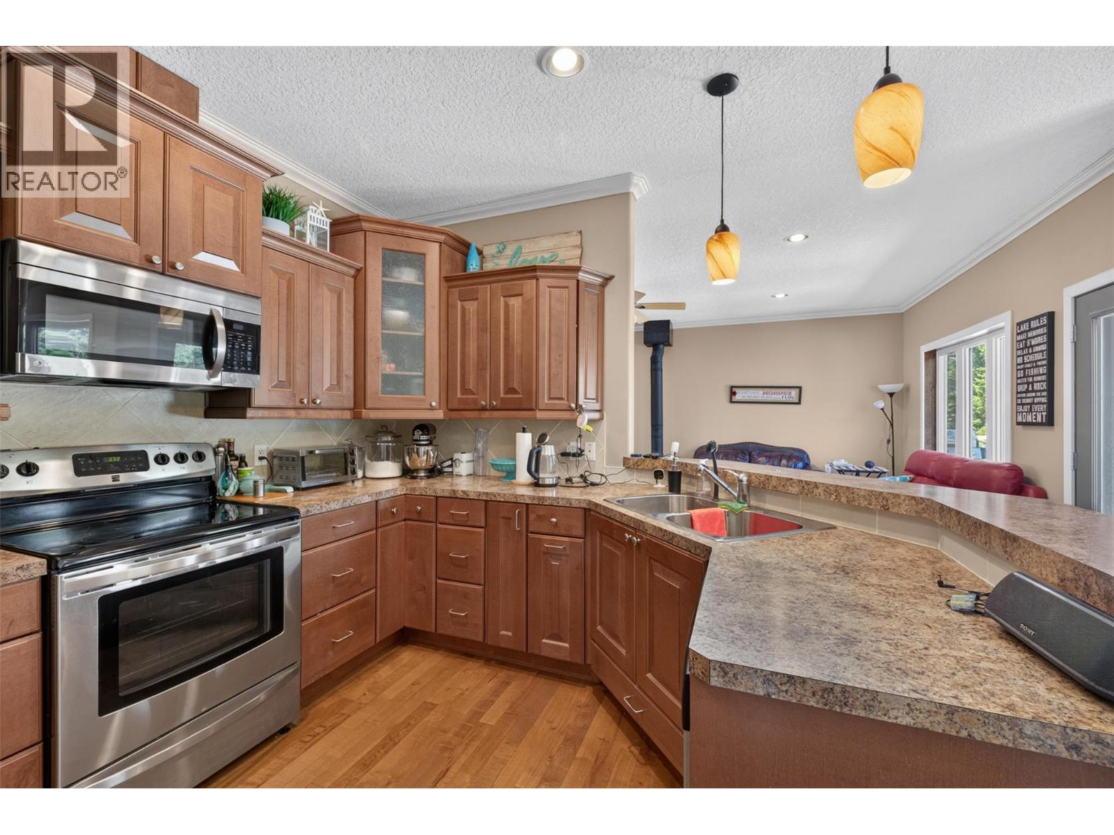 6876 Columbia Ridge Drive Property Photo 14