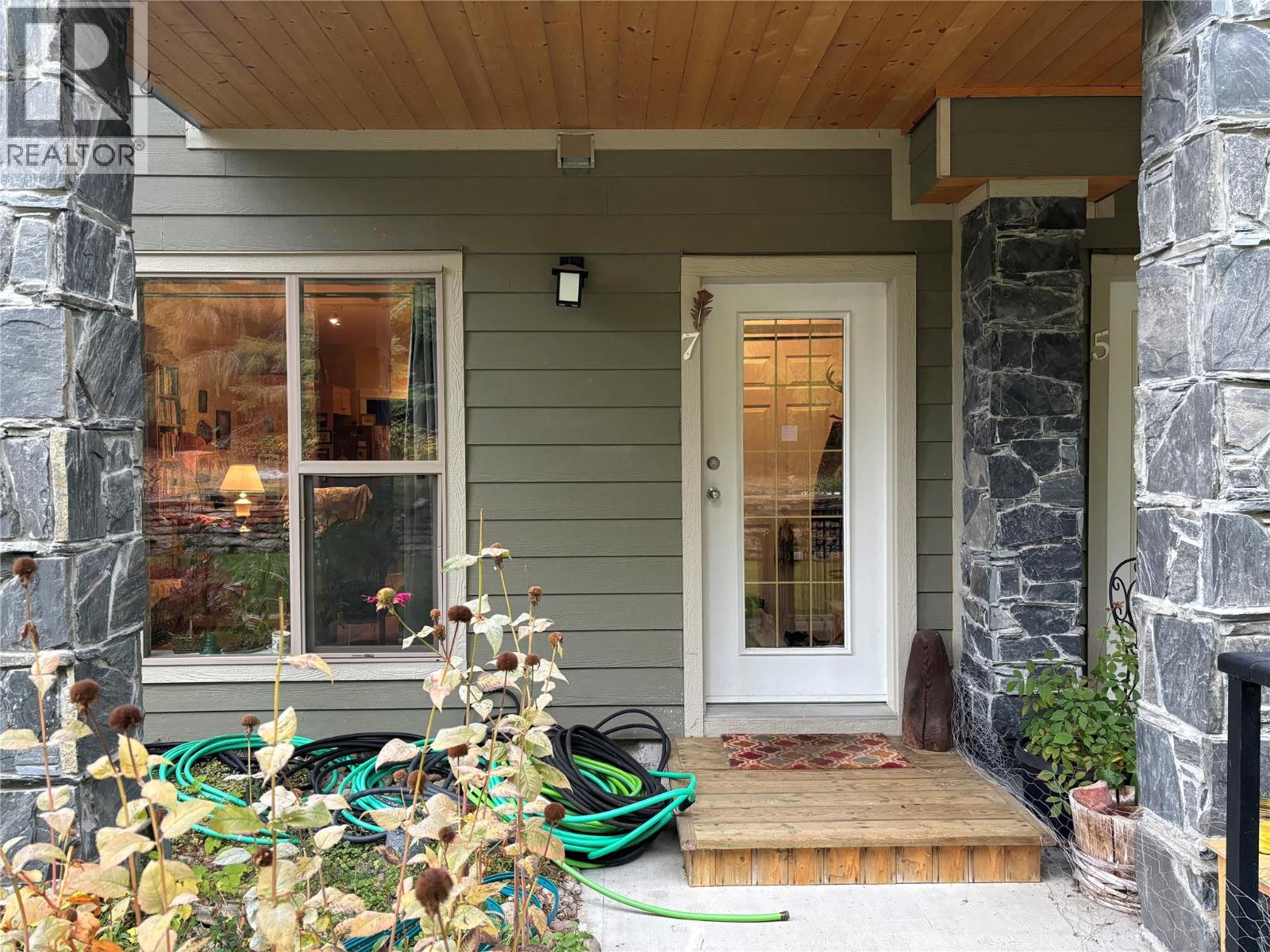 912 Slocan Street Unit# 7 Property Photo 1