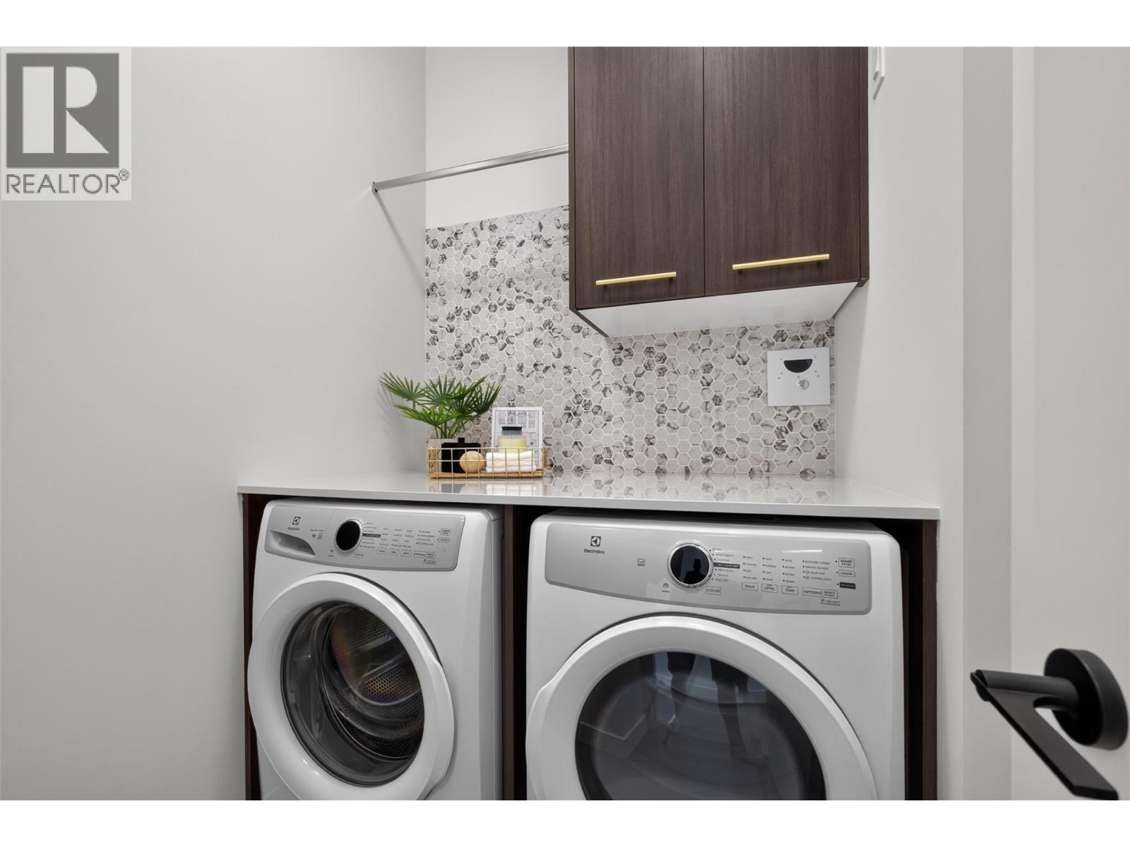 3800 Capozzi Road Unit# Ph2 Property Photo 31