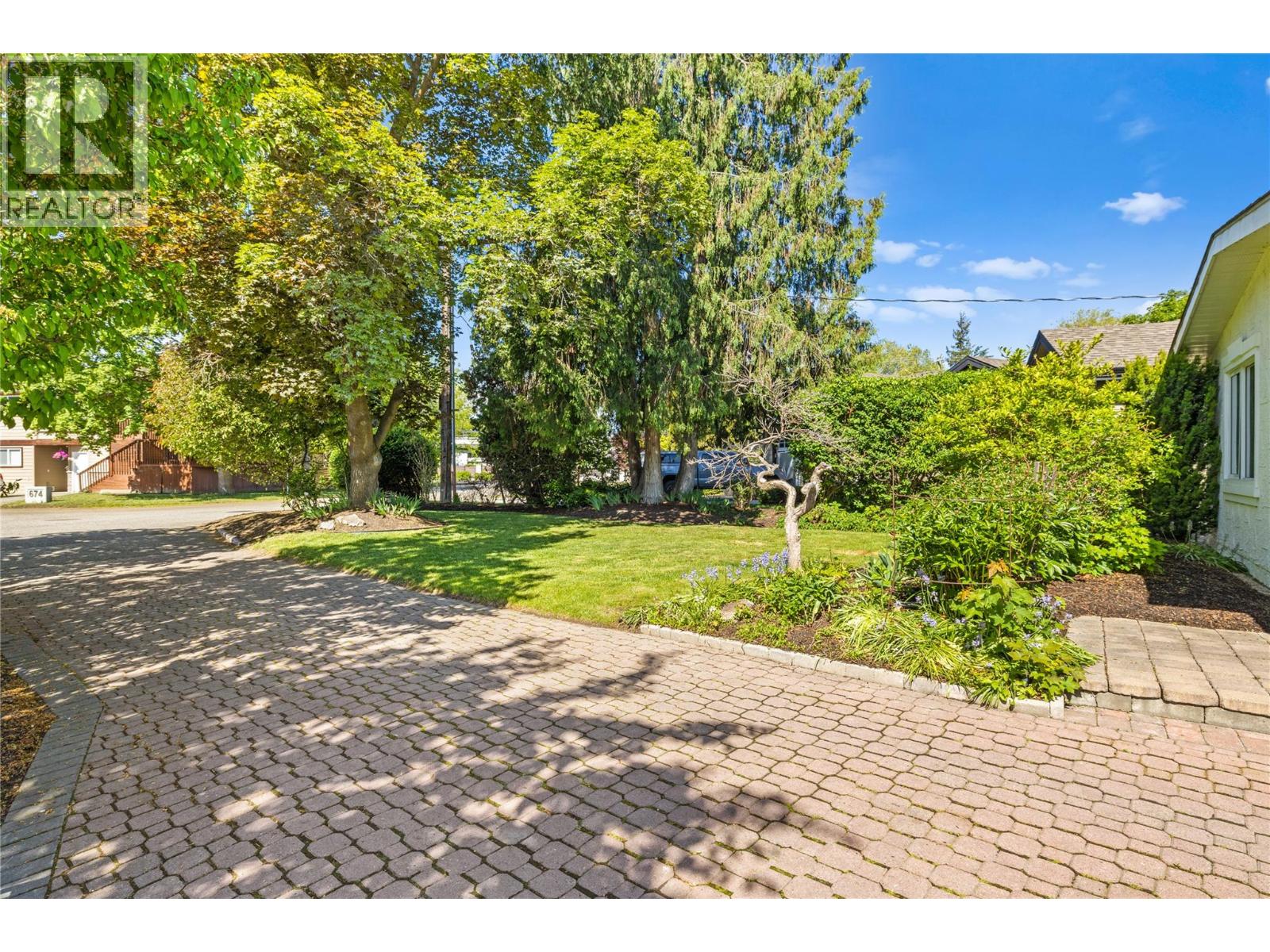 624 Armour Crescent Property Photo 47