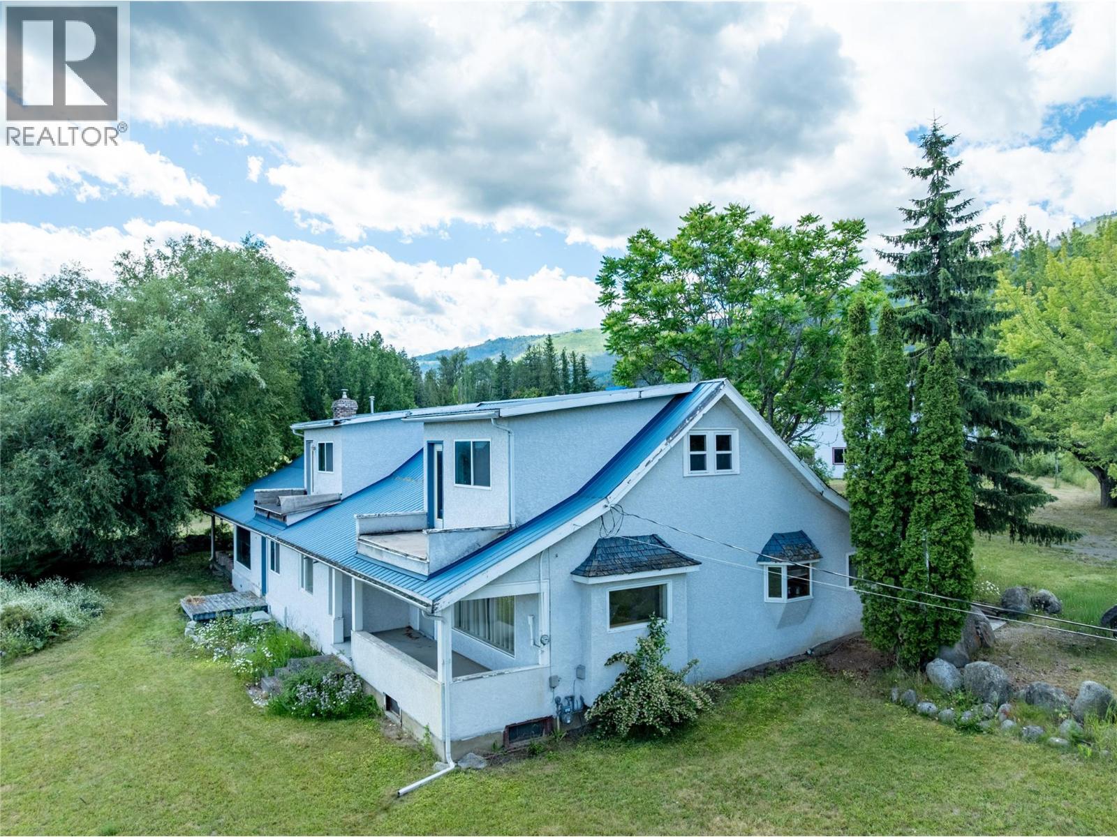 1102 Trans Canada Highway Property Photo 2
