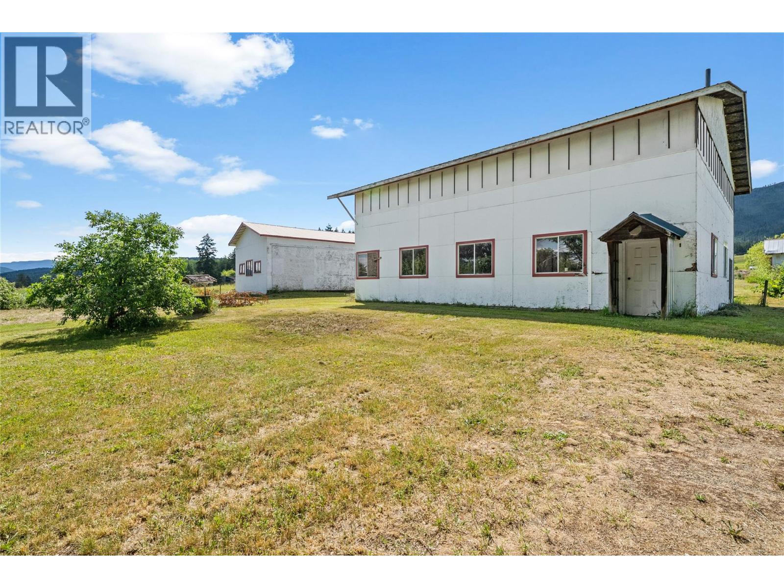 1102 Trans Canada Highway Property Photo 10