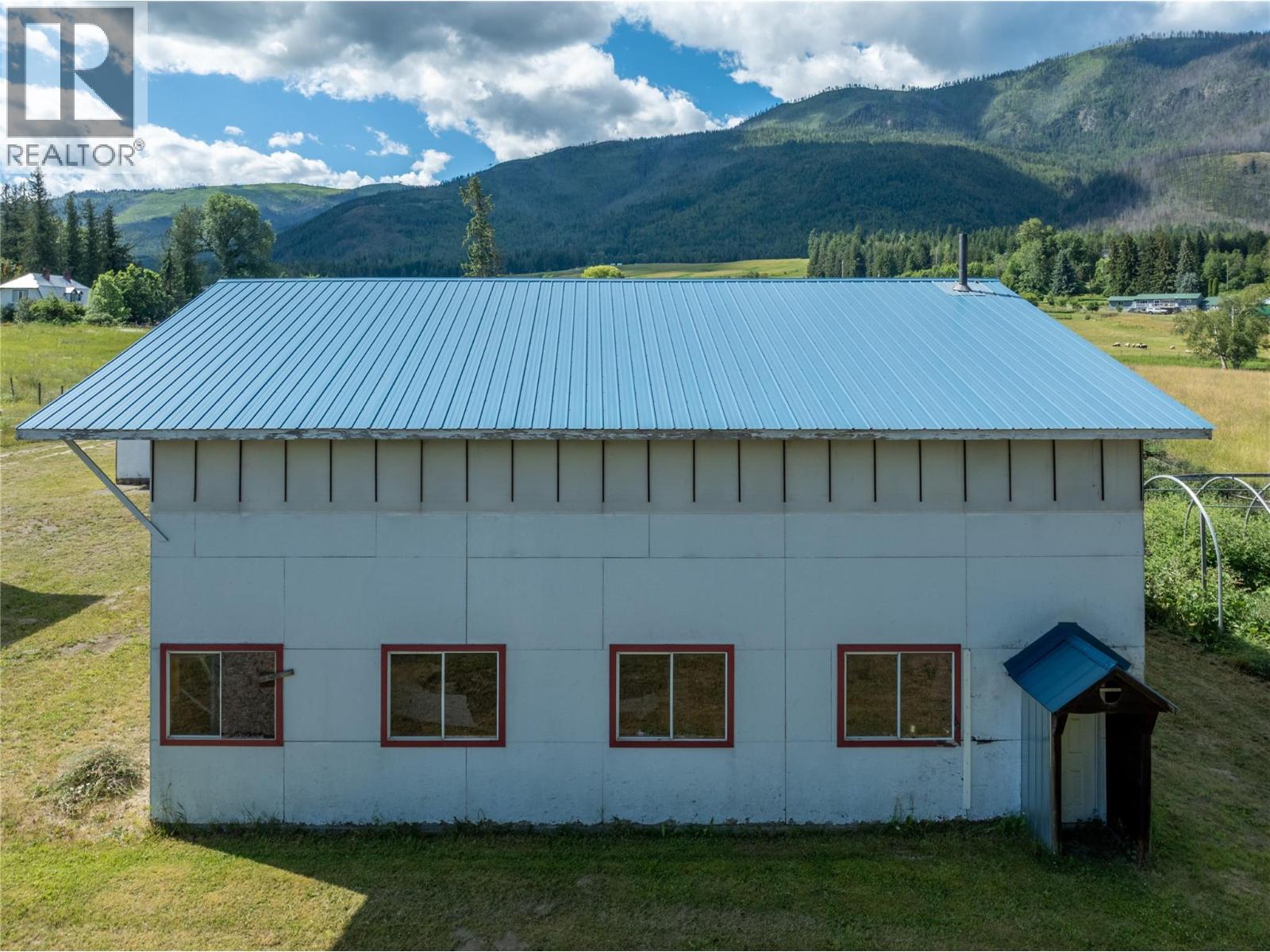 1102 Trans Canada Highway Property Photo 11