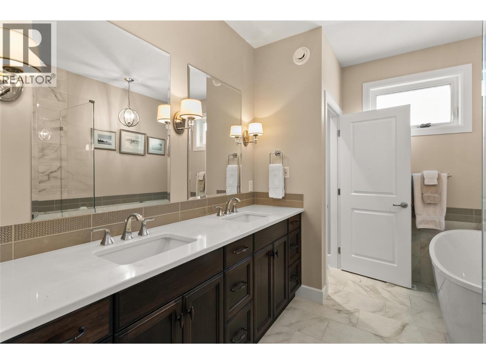 165 Summer Wood Drive Property Photo 13