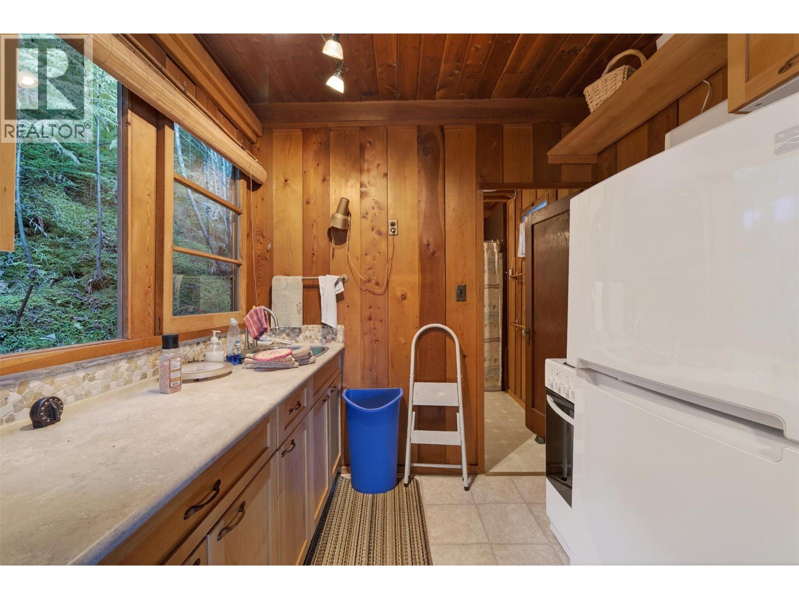 1294 Green Road Property Photo 12