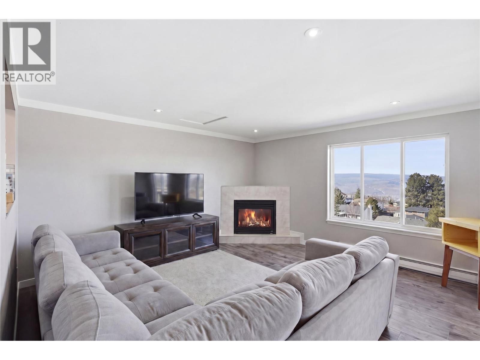 750 Dunrobin Drive Unit# 7 Property Photo 3