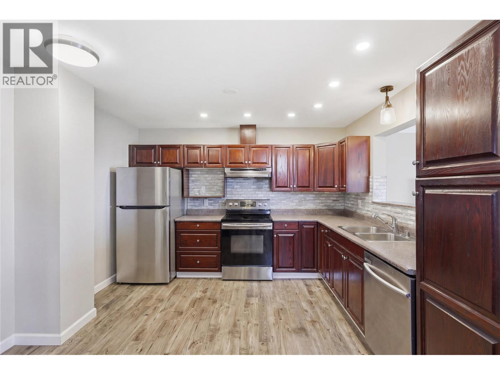 750 Dunrobin Drive Unit# 7 Property Photo 8
