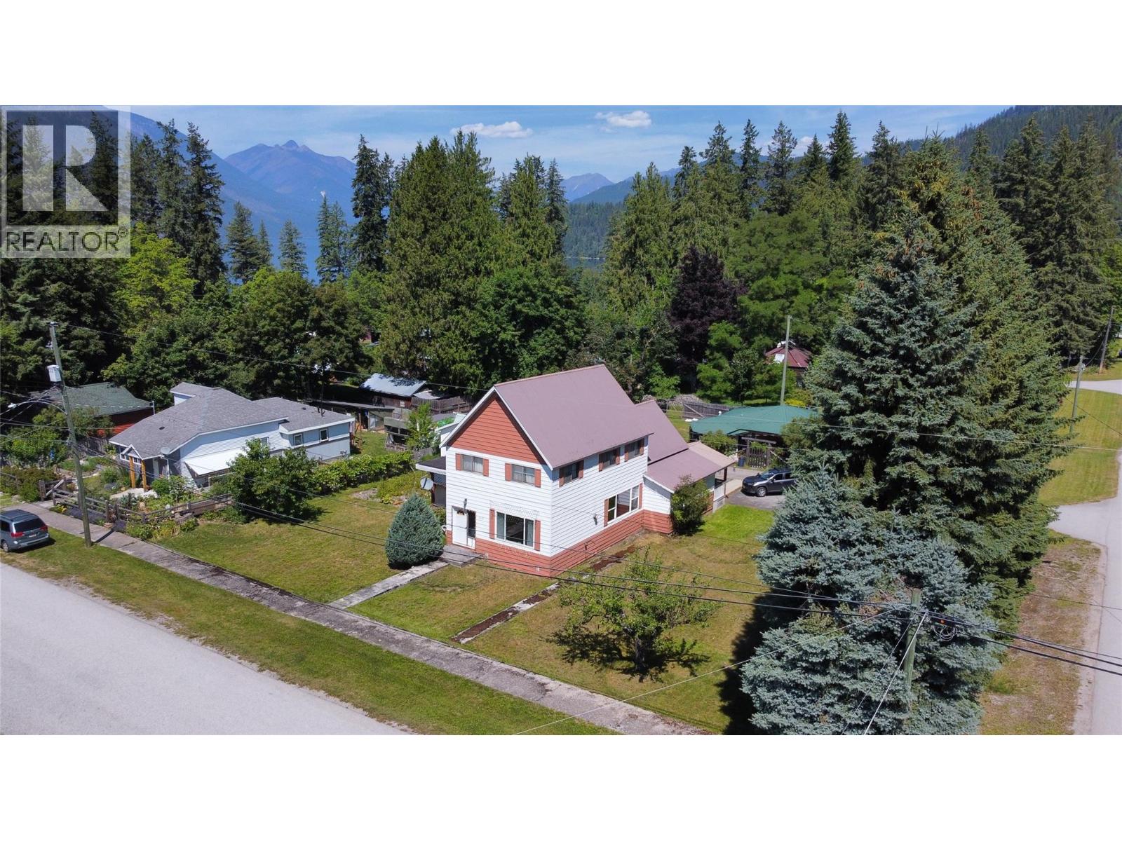 318 8th Avenue Property Photo 2