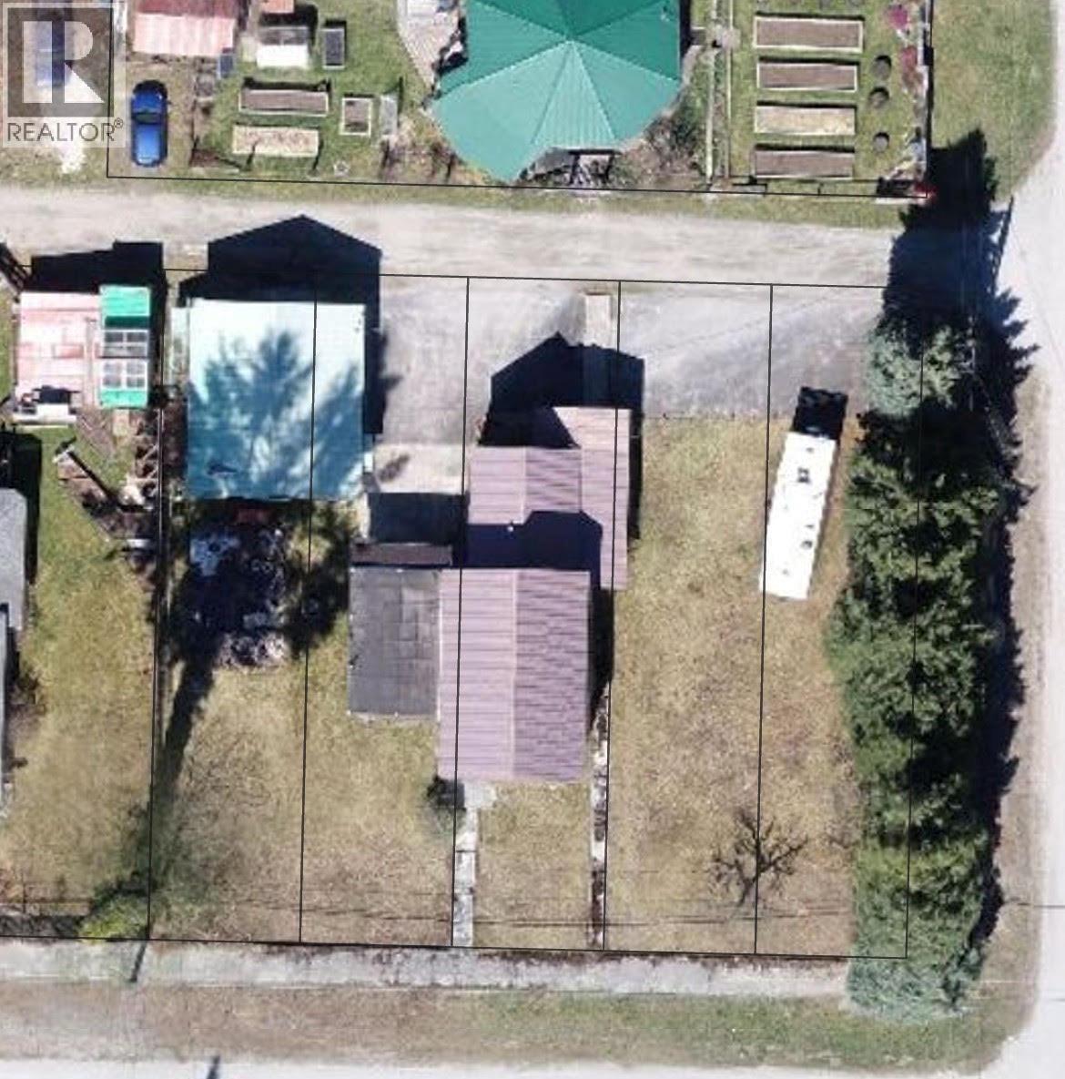 318 8th Avenue Property Photo 4