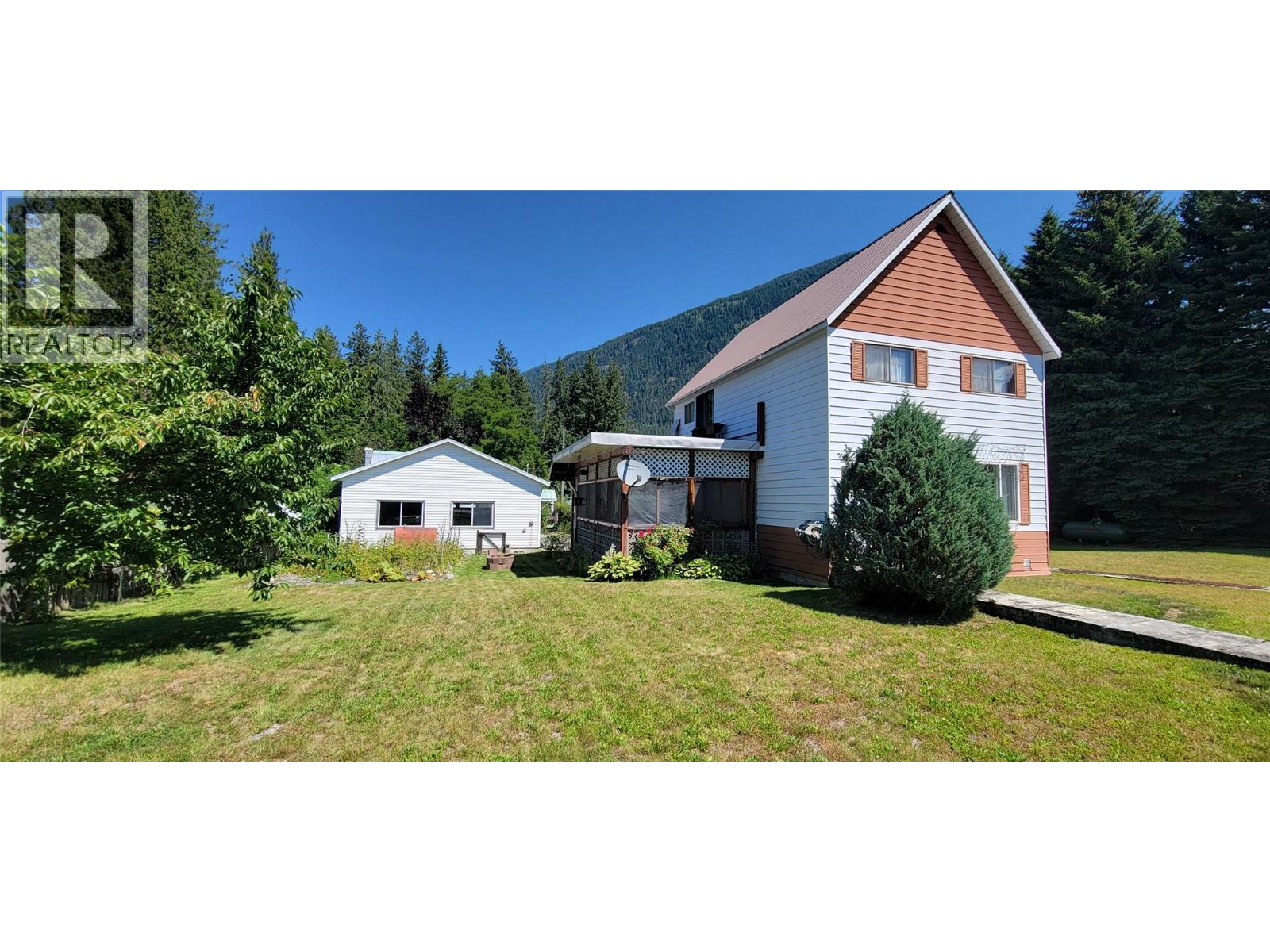 318 8th Avenue Property Photo 5