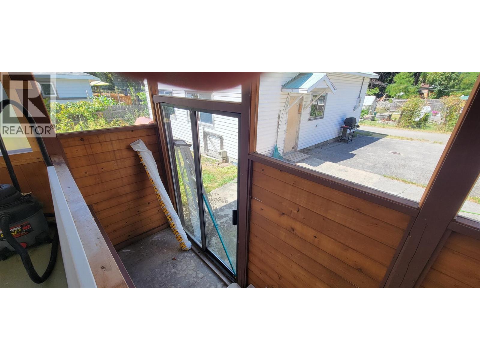 318 8th Avenue Property Photo 23
