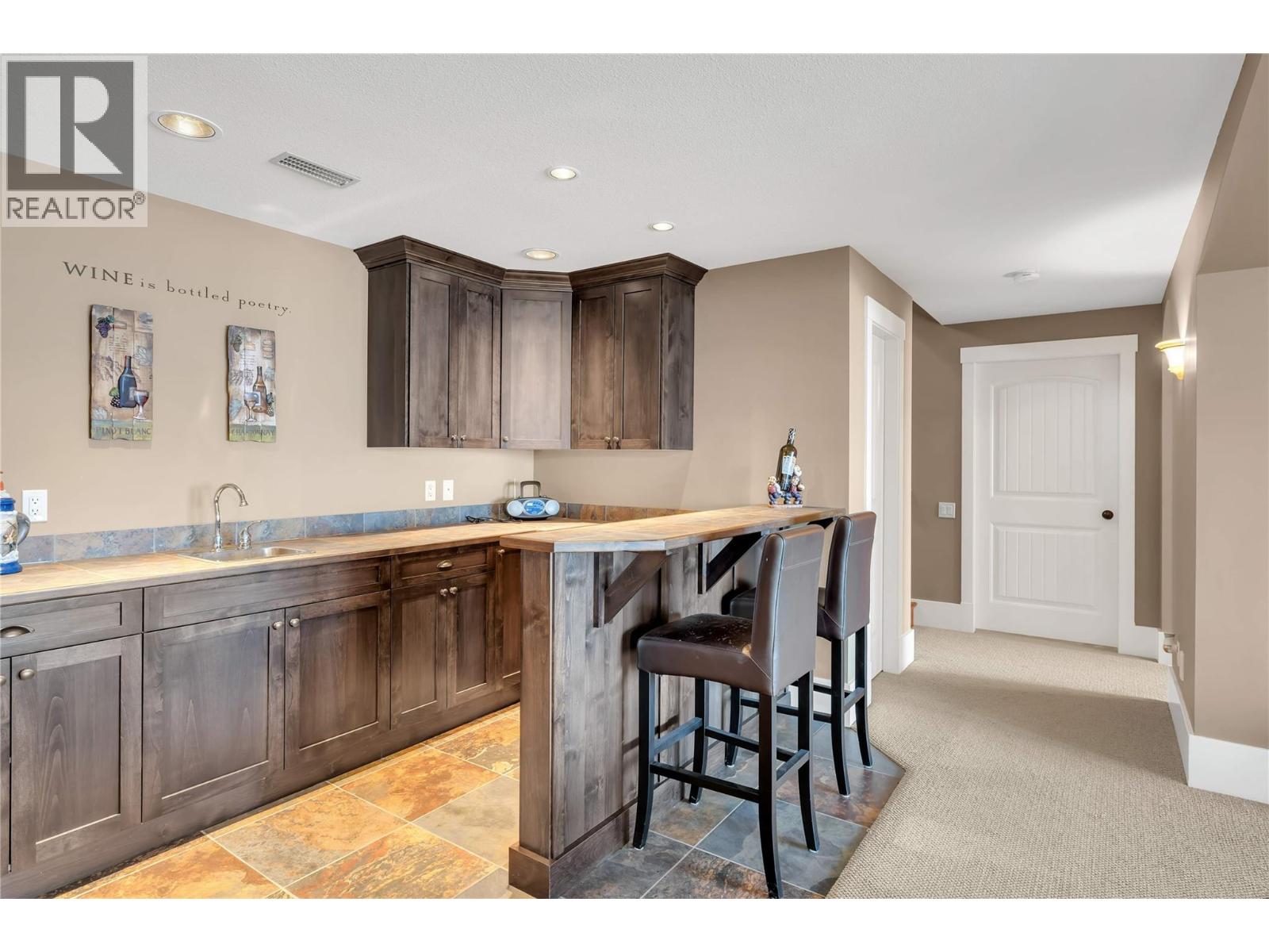 1487 Pinot Gris Drive Property Photo 34