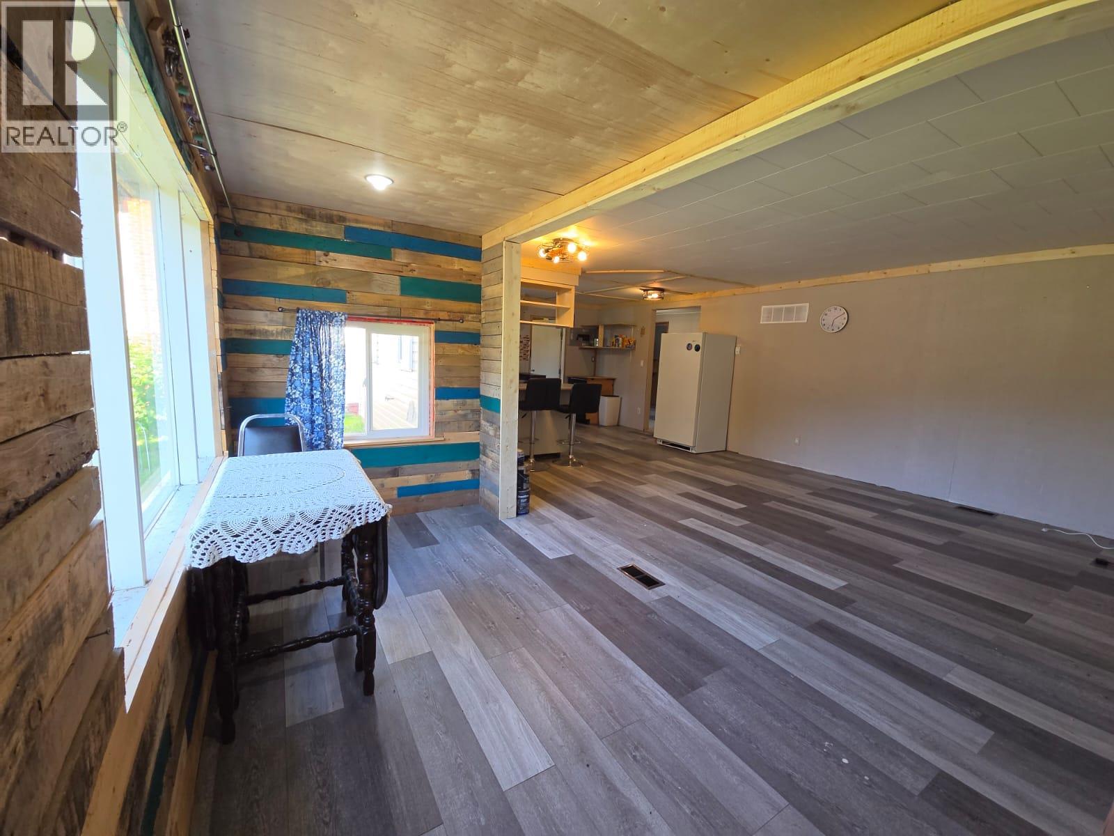5208 47 Avenue Nw Property Photo 3